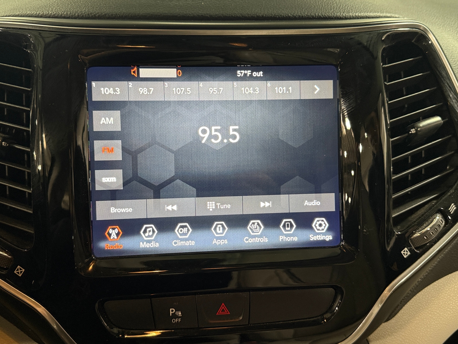 Thumbnail: 2019 Jeep Cherokee - 3