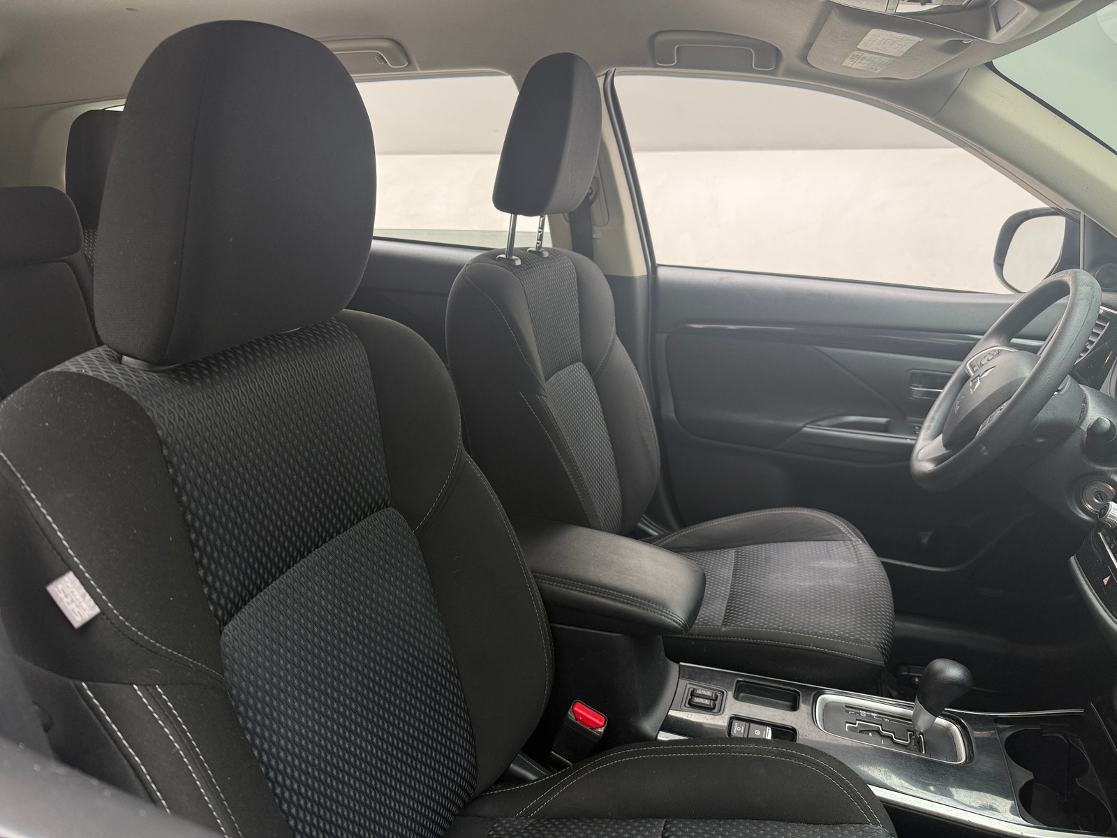 Thumbnail: 2020 Mitsubishi Outlander - 2