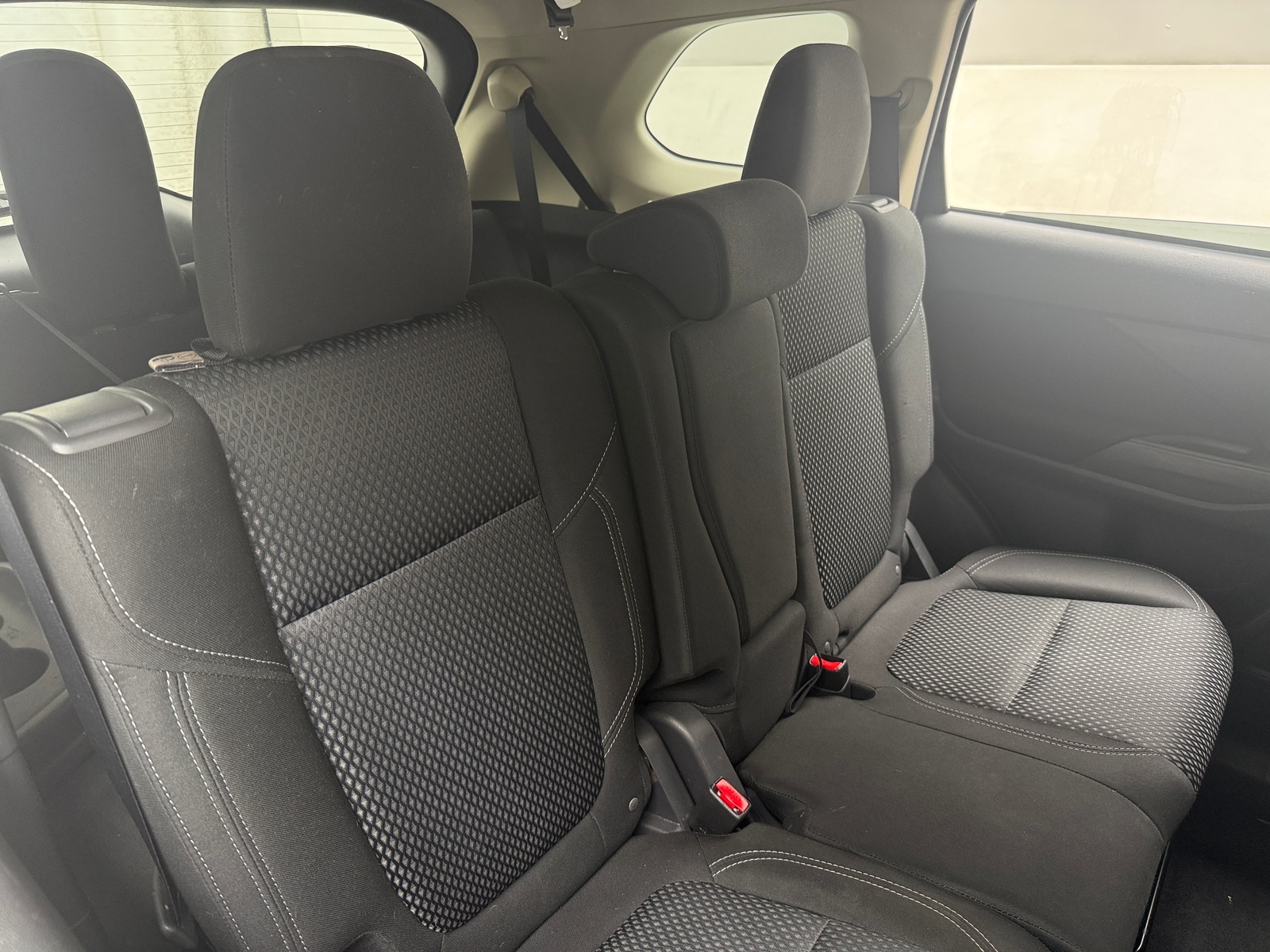 Thumbnail: 2020 Mitsubishi Outlander - 6