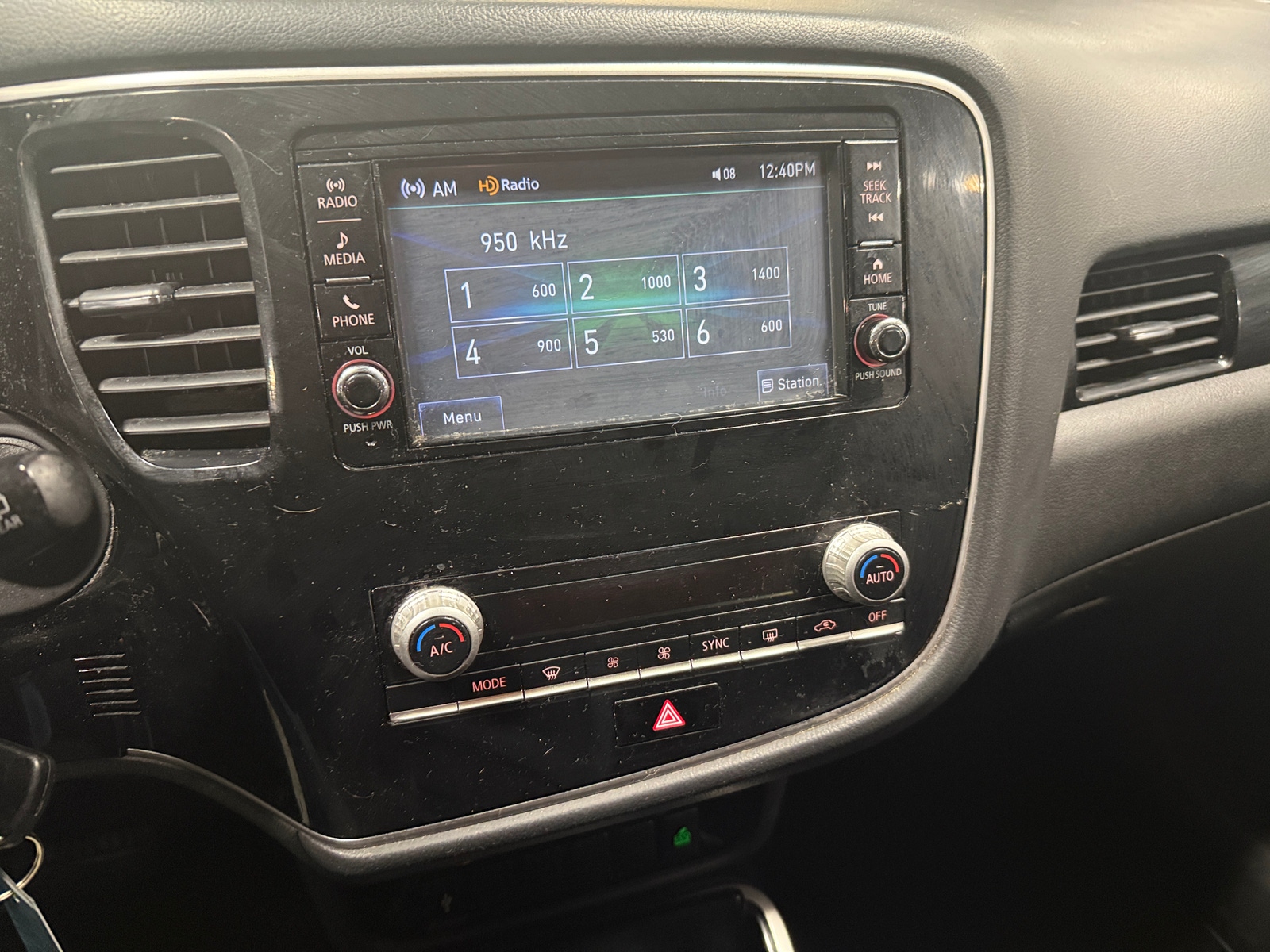 Thumbnail: 2020 Mitsubishi Outlander - 4