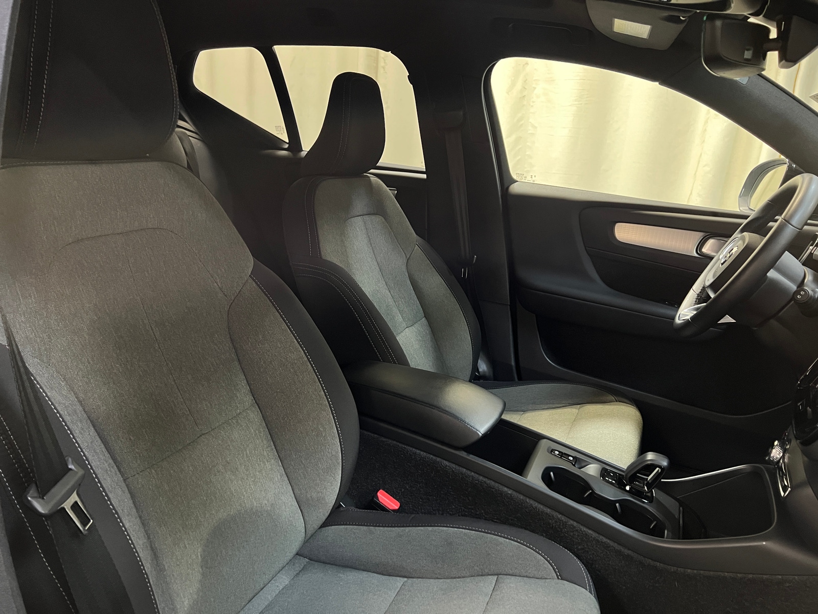 Thumbnail: 2024 Volvo XC40 - 2