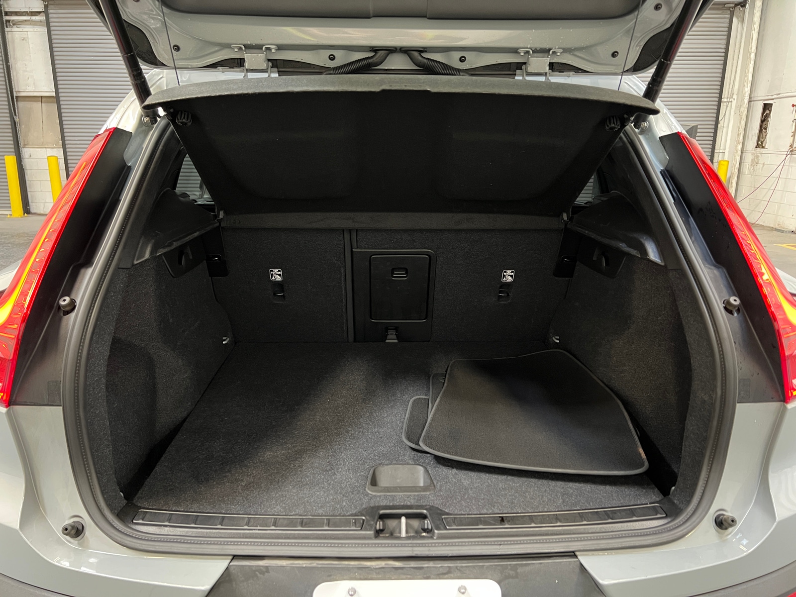 Thumbnail: 2024 Volvo XC40 - 7