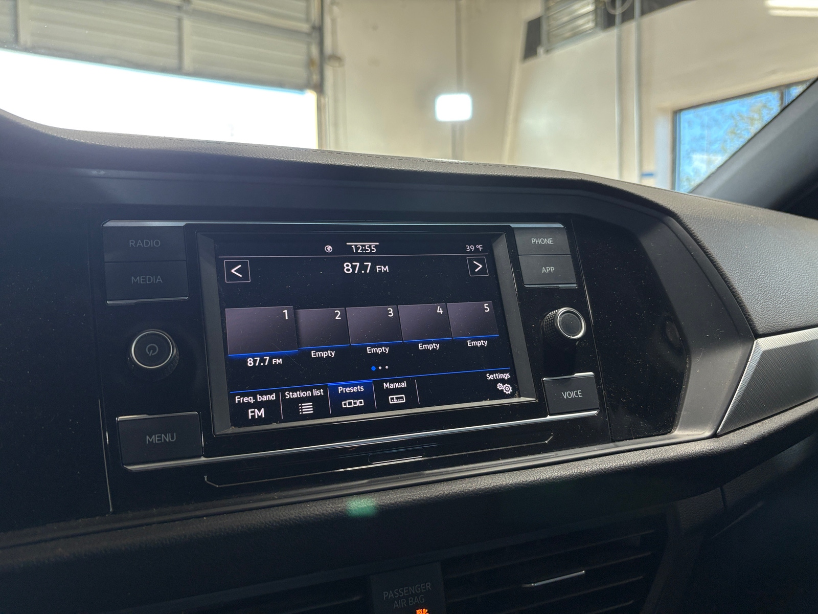 Thumbnail: 2023 Volkswagen Jetta - 4