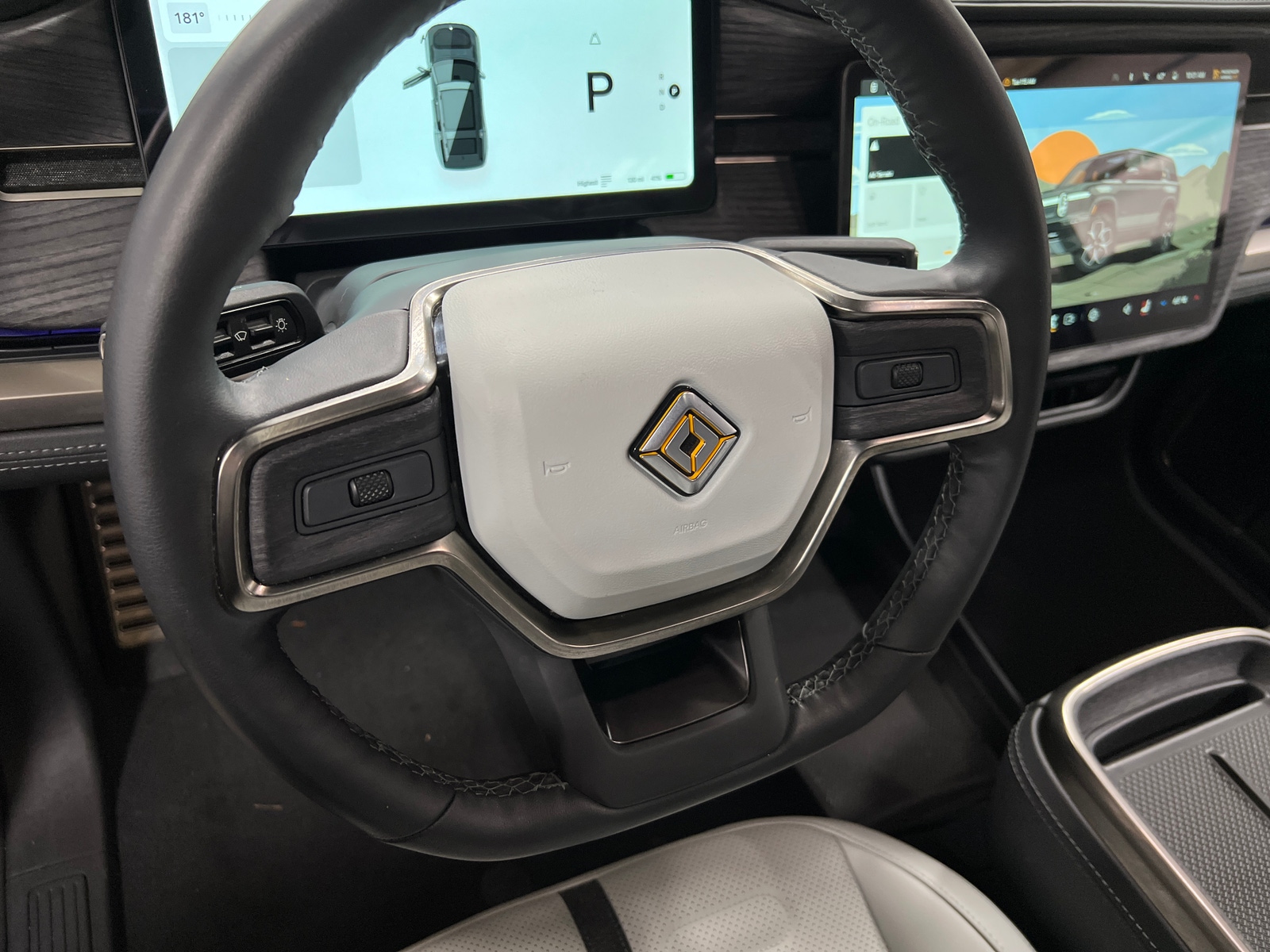 Thumbnail: 2024 Rivian R1S - 4