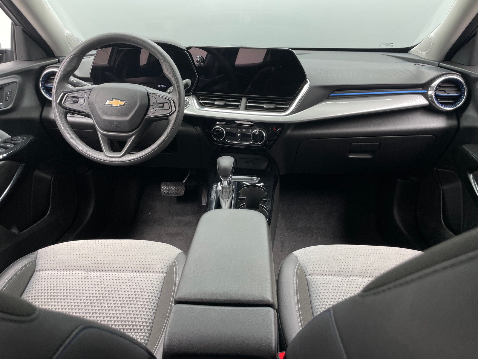 Thumbnail: 2025 Chevrolet Trax - 3