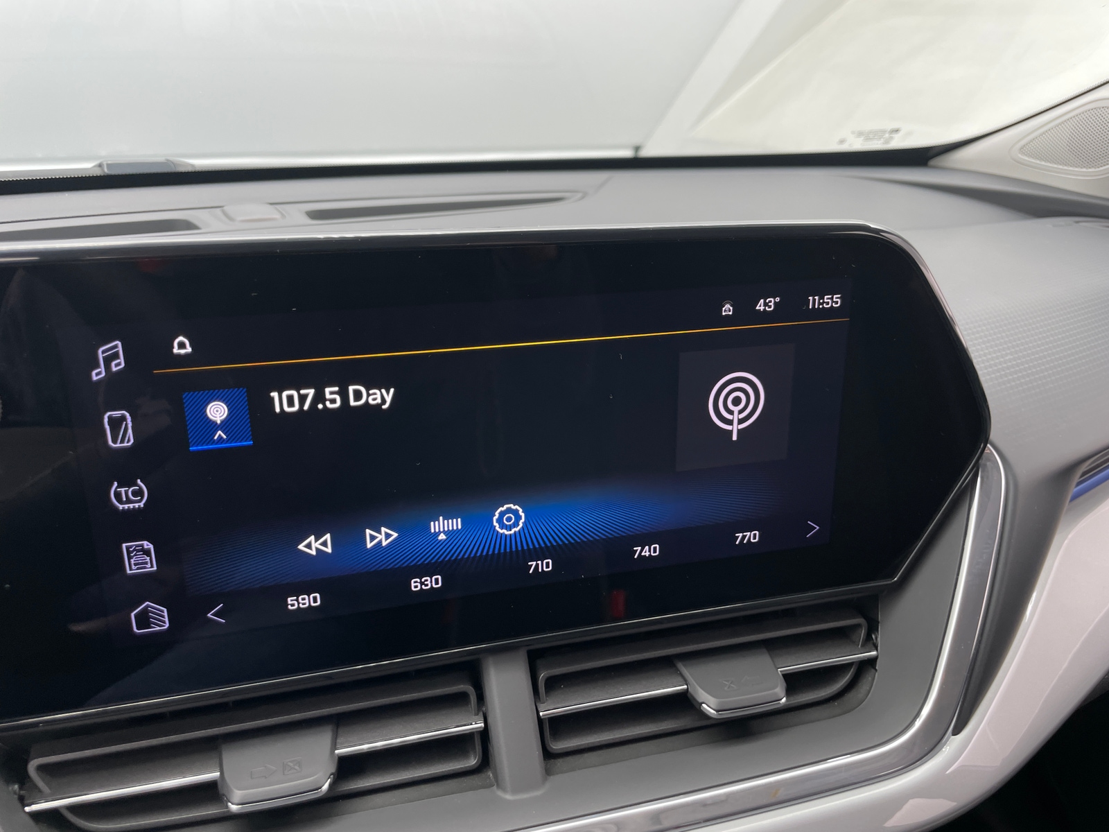 Thumbnail: 2025 Chevrolet Trax - 4