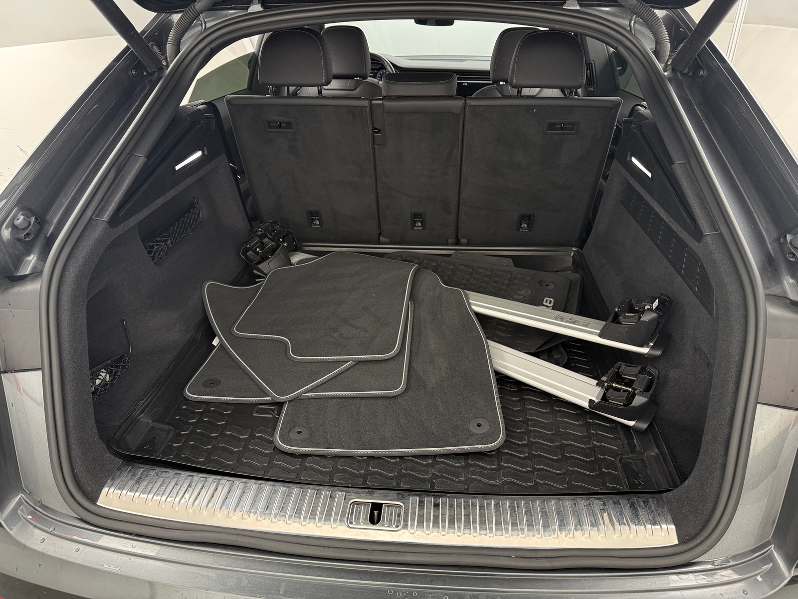 Thumbnail: 2020 Audi Q8 - 7