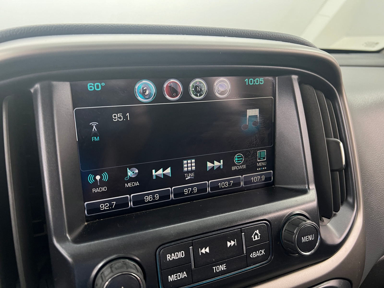 Thumbnail: 2016 Chevrolet Colorado - 3