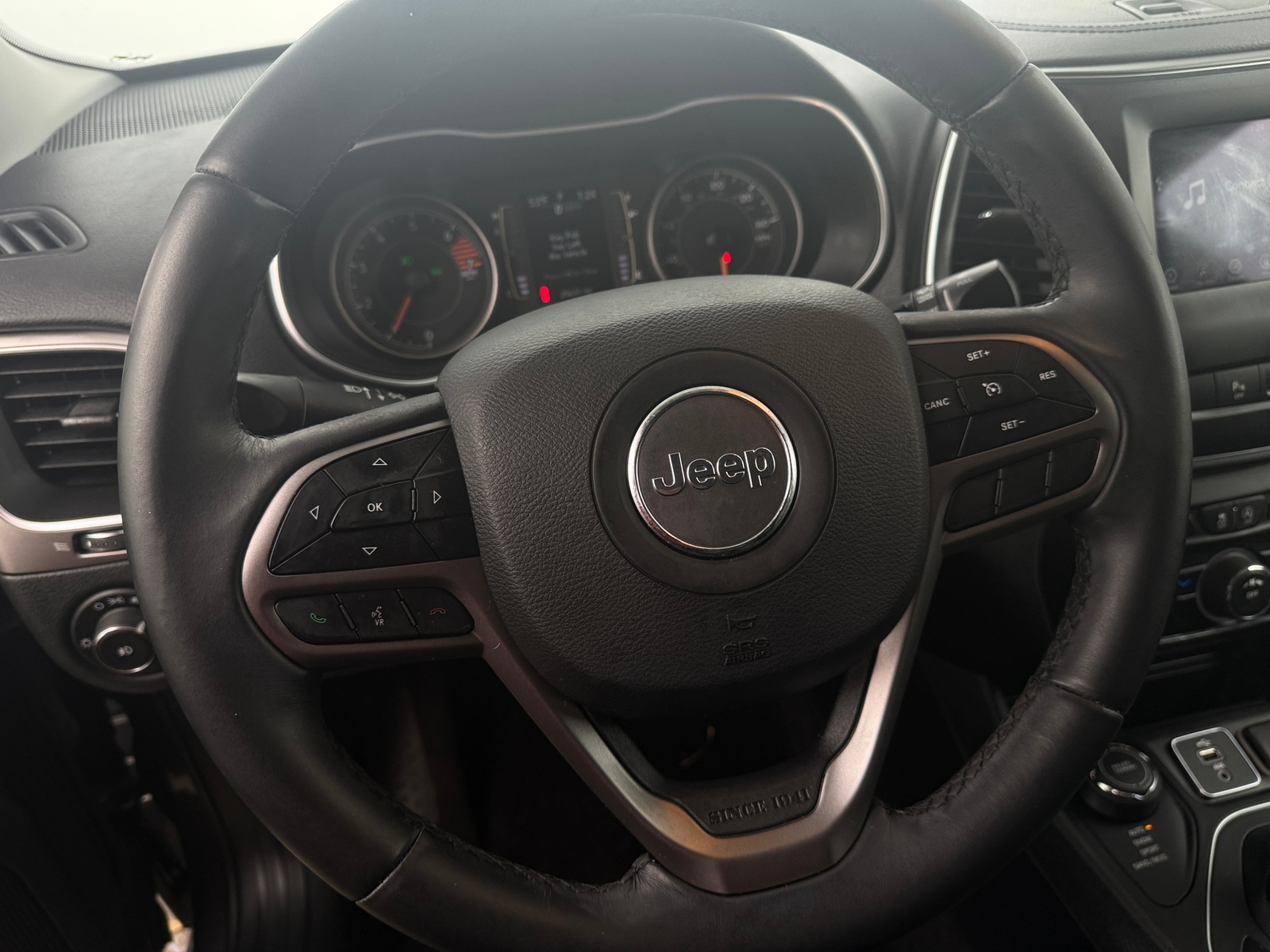 Thumbnail: 2019 Jeep Cherokee - 5