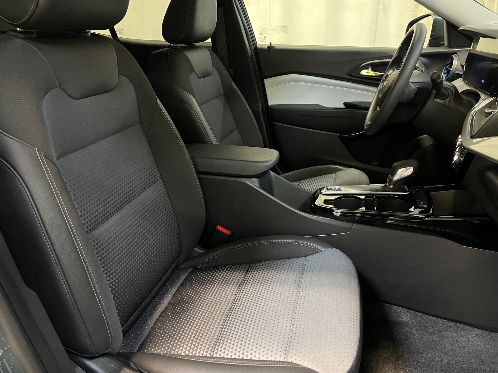 Thumbnail: 2025 Chevrolet Trax - 2