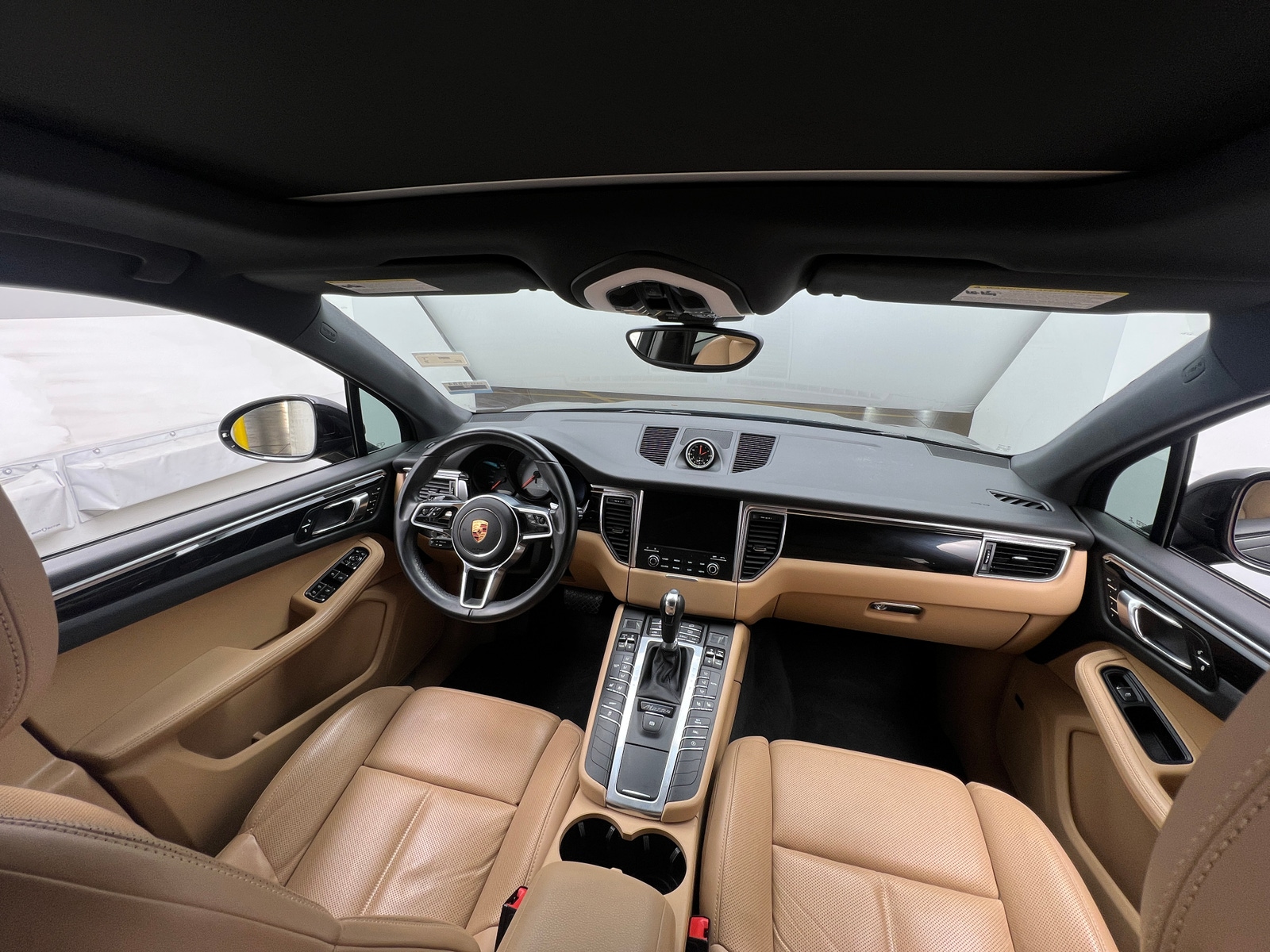 Thumbnail: 2017 Porsche Macan - 2