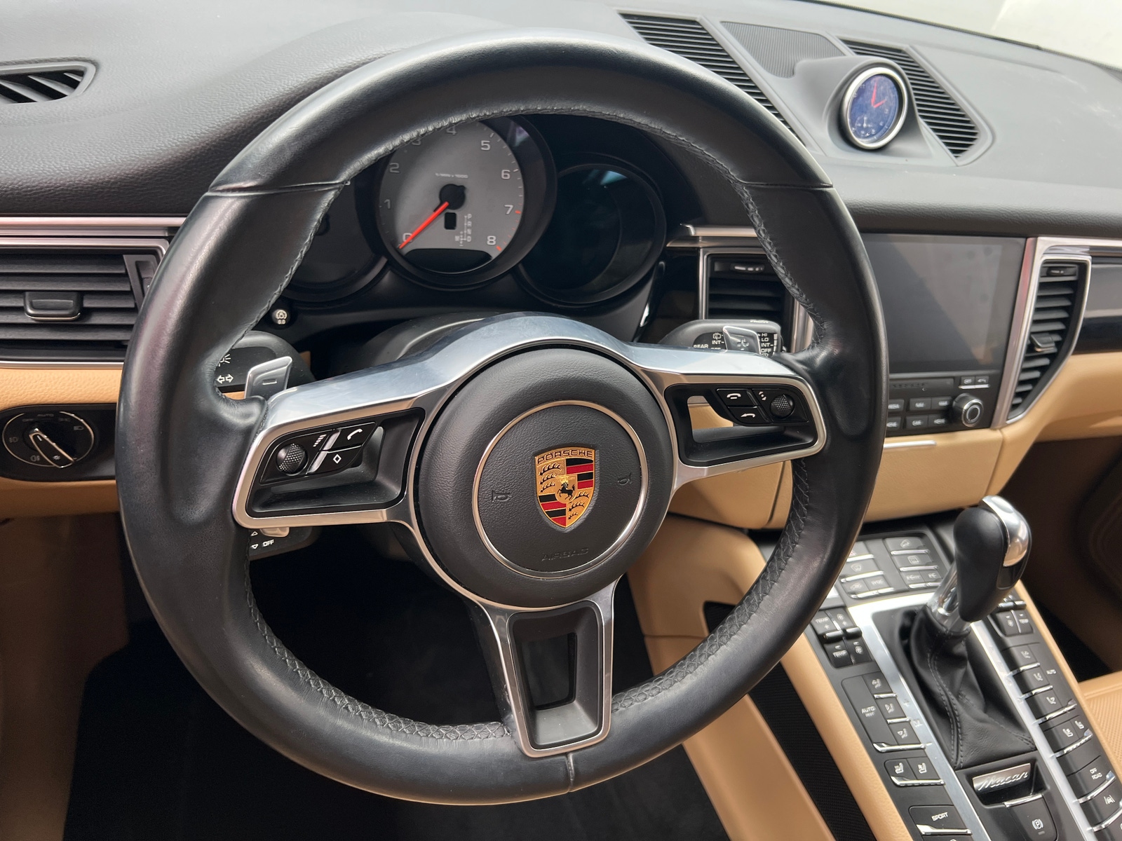 Thumbnail: 2017 Porsche Macan - 4