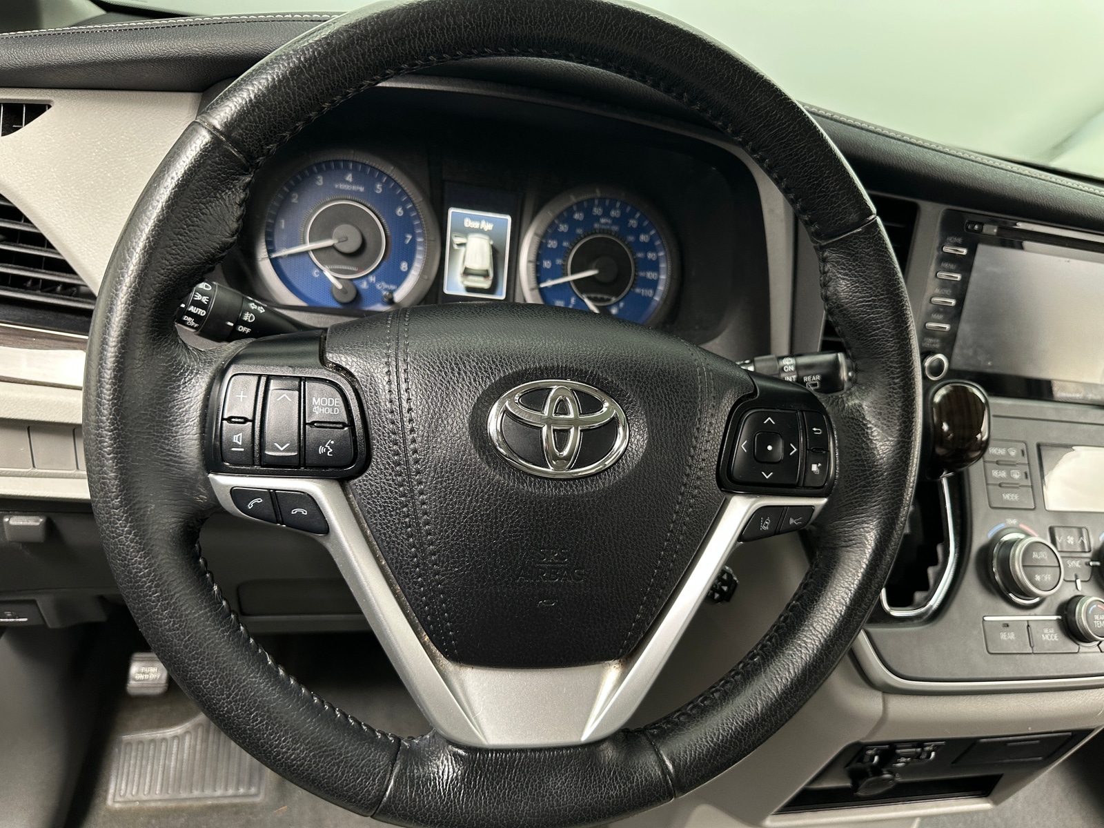 Thumbnail: 2020 Toyota Sienna - 4