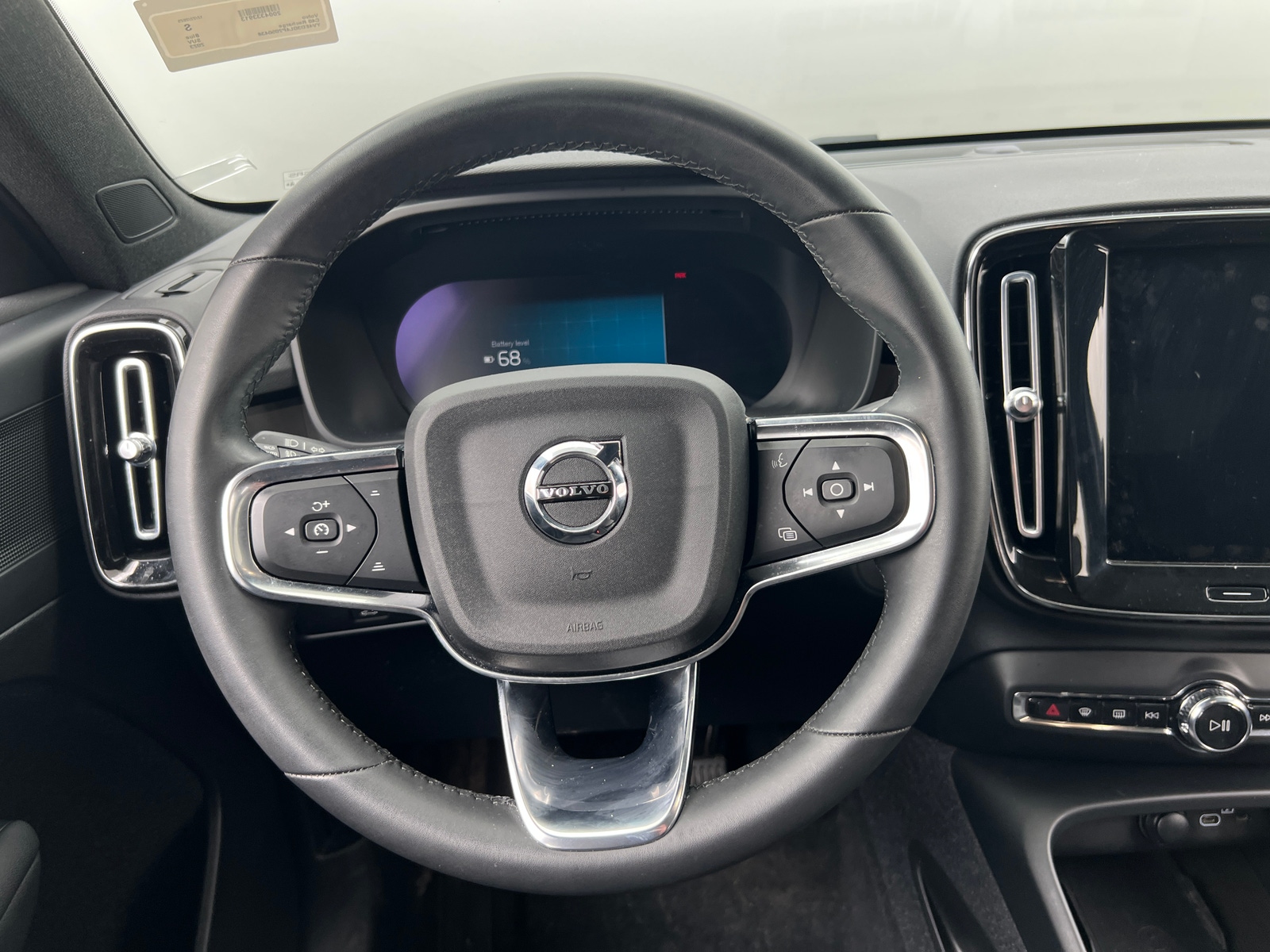 Thumbnail: 2023 Volvo C40 - 4