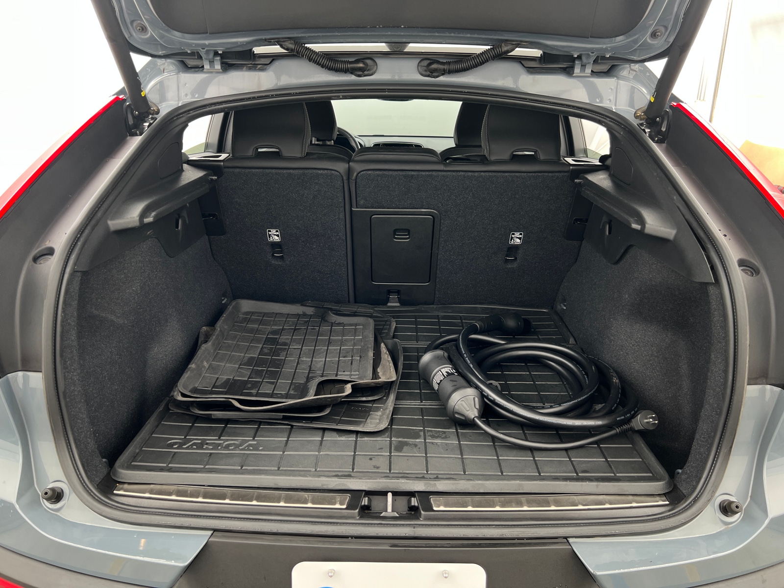 Thumbnail: 2023 Volvo C40 - 6