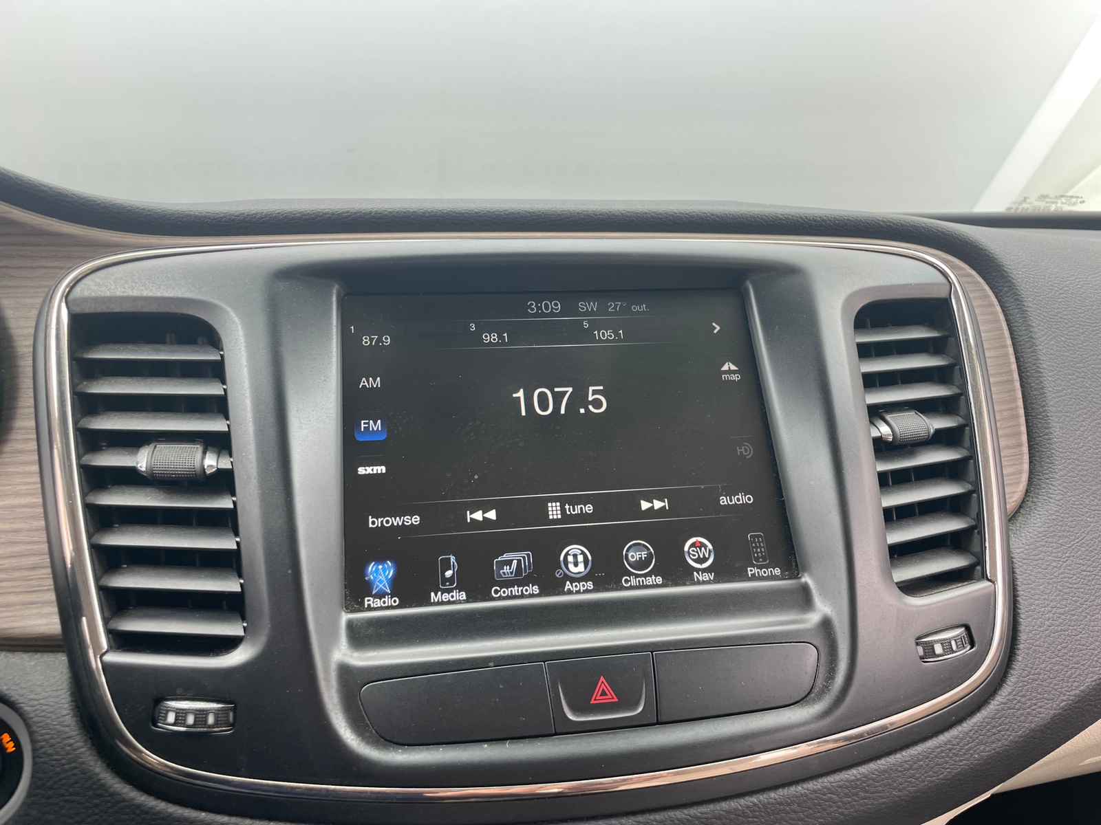 Thumbnail: 2015 Chrysler 200 - 3