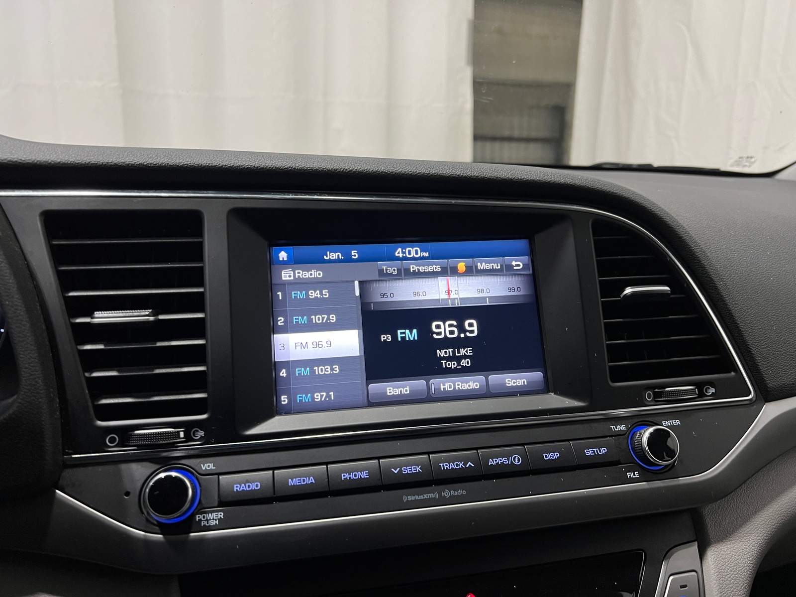 Thumbnail: 2017 Hyundai Elantra - 4