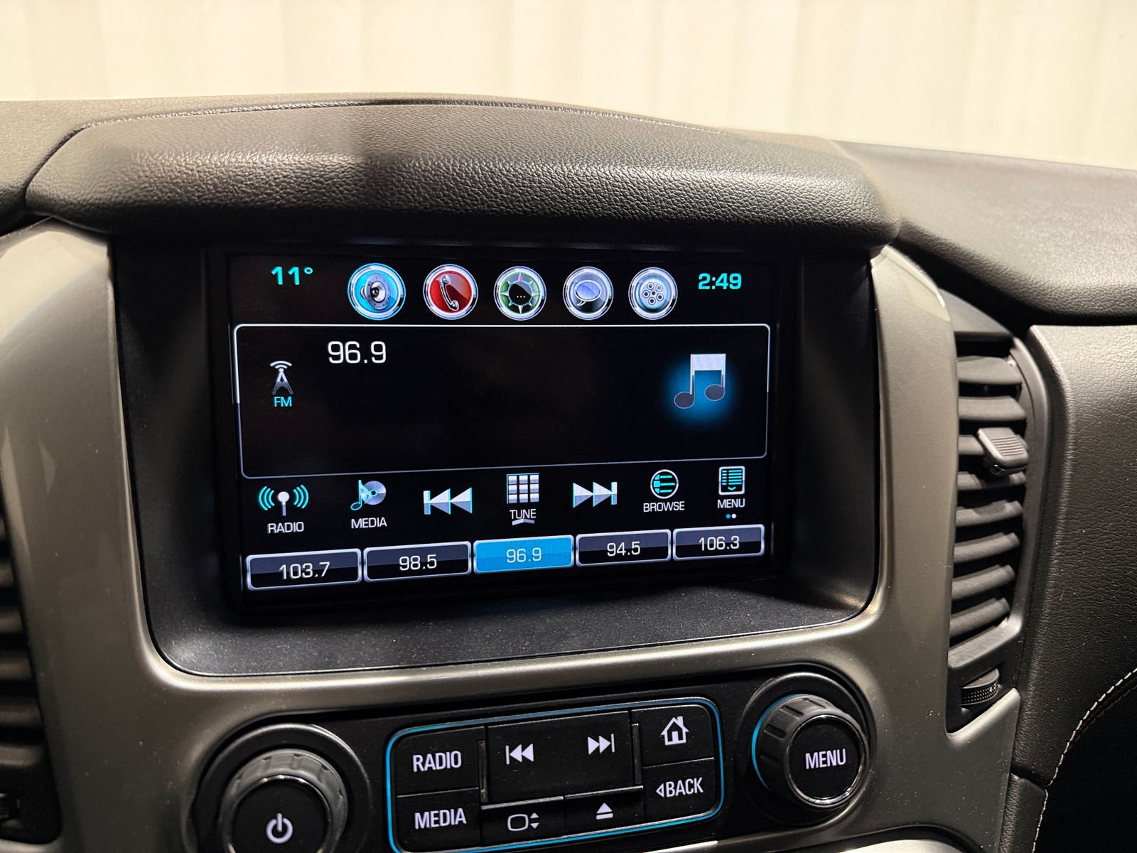 Thumbnail: 2018 Chevrolet Tahoe - 3