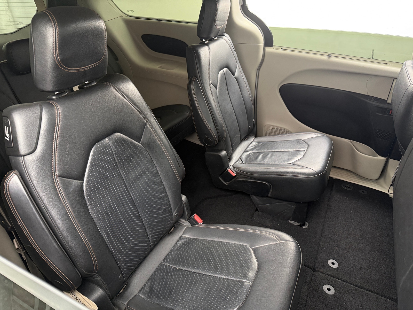 Thumbnail: 2018 Chrysler Pacifica - 5