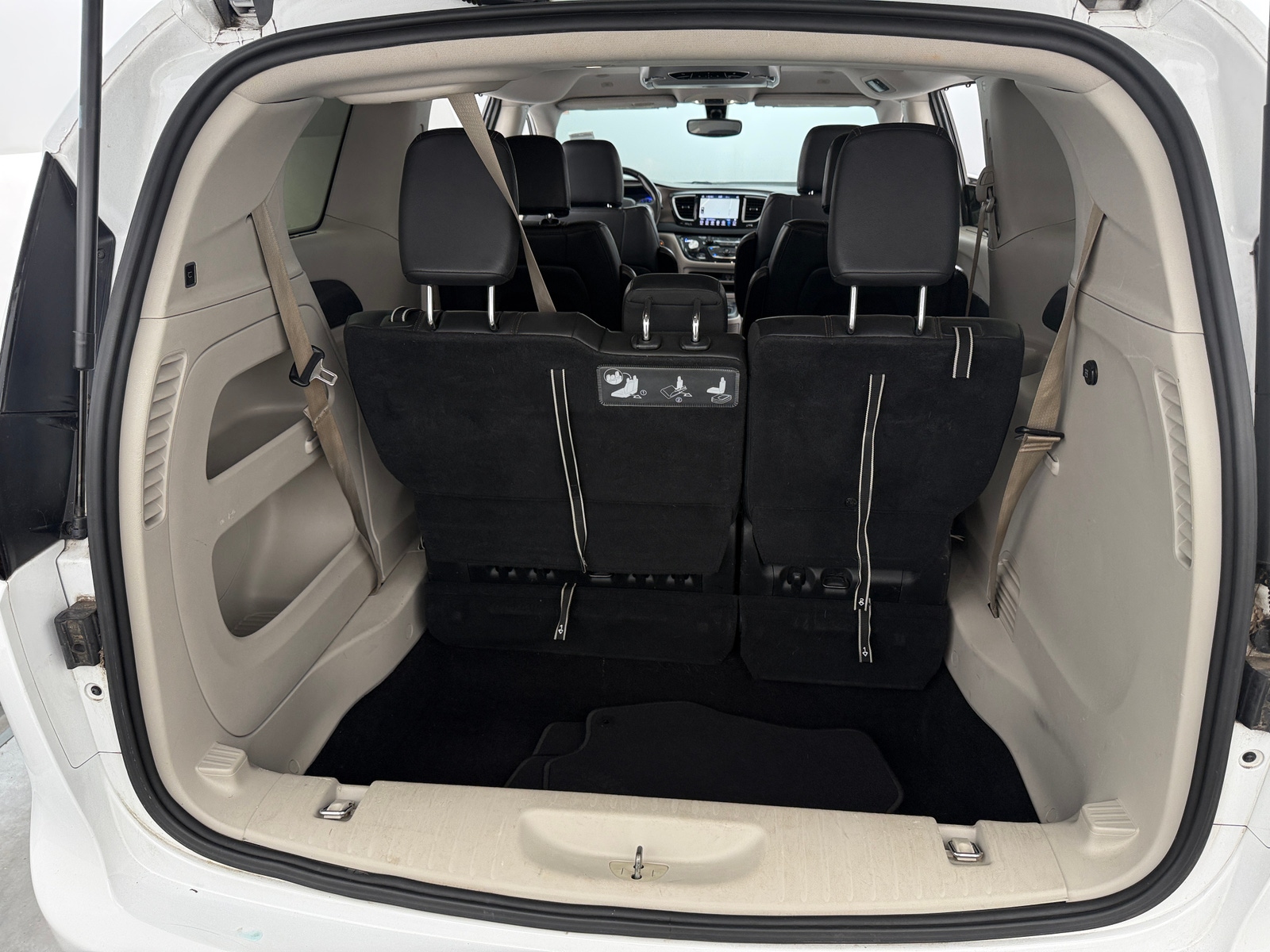 Thumbnail: 2018 Chrysler Pacifica - 6