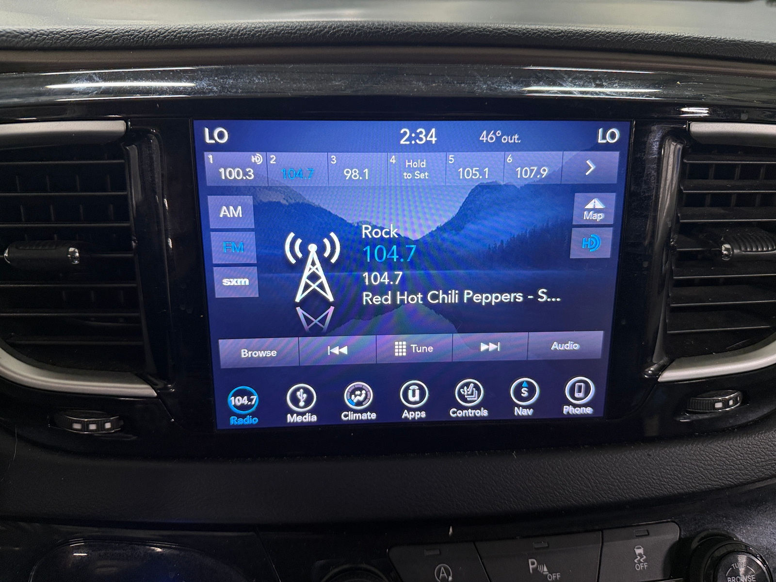 Thumbnail: 2018 Chrysler Pacifica - 3