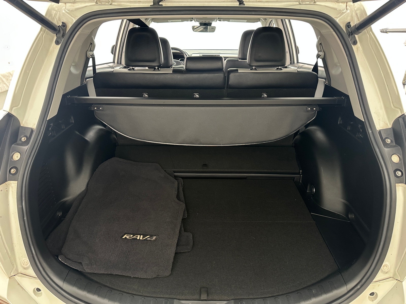 Thumbnail: 2017 Toyota RAV4 - 6