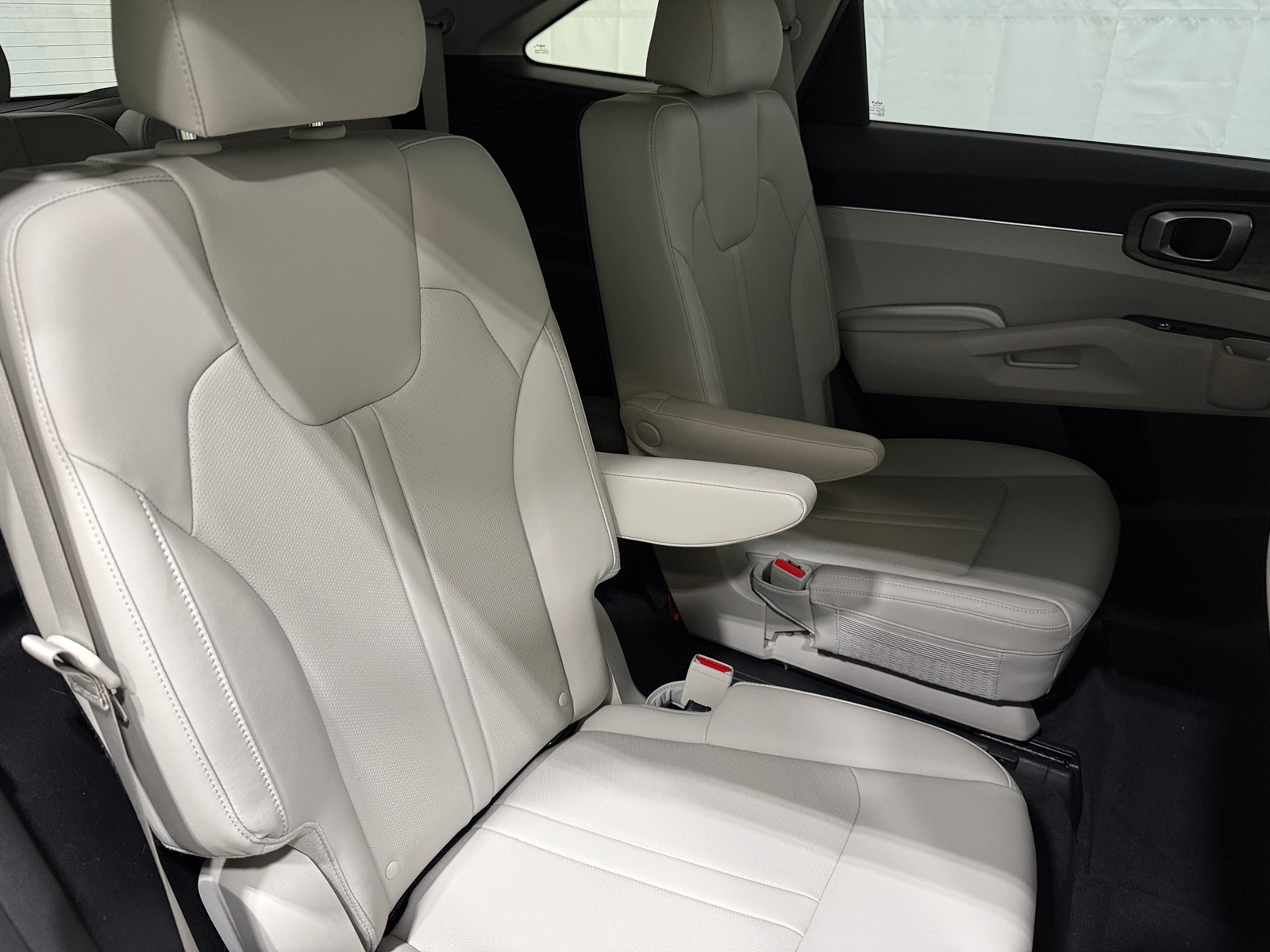 Thumbnail: 2023 Kia Sorento - 5