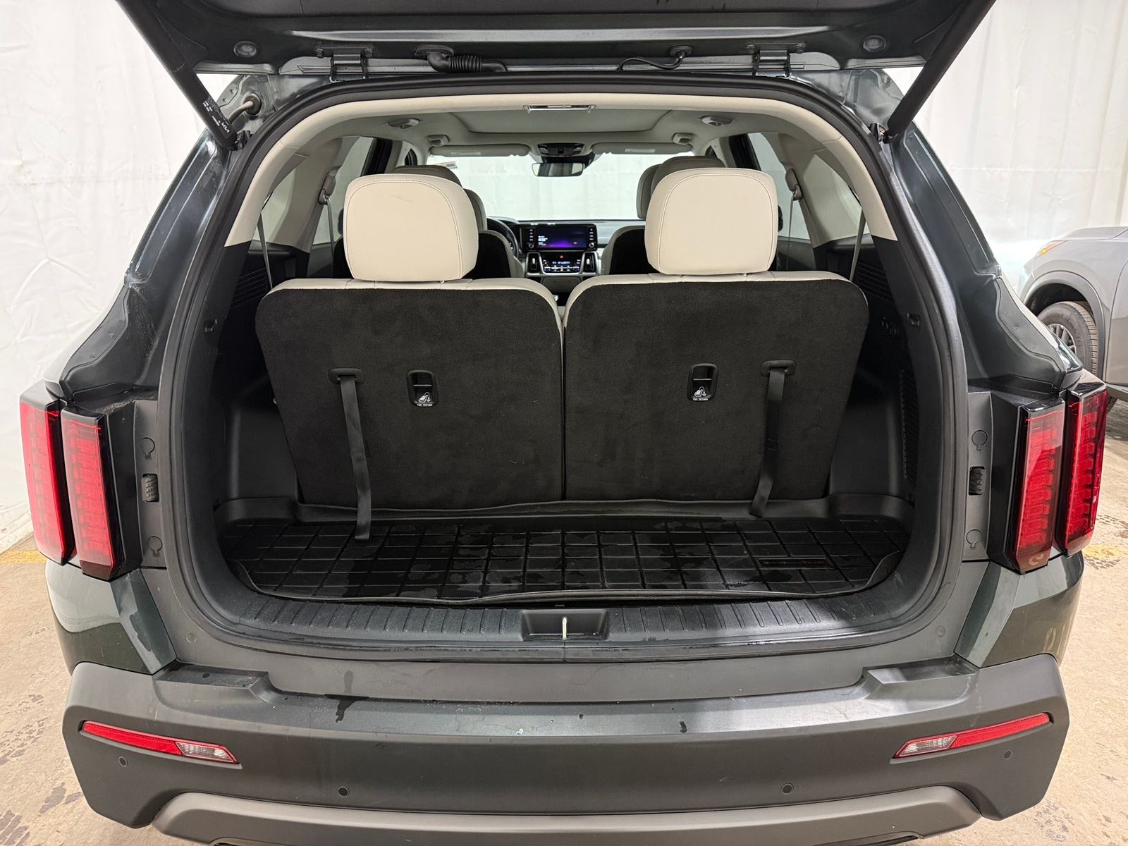 Thumbnail: 2023 Kia Sorento - 6