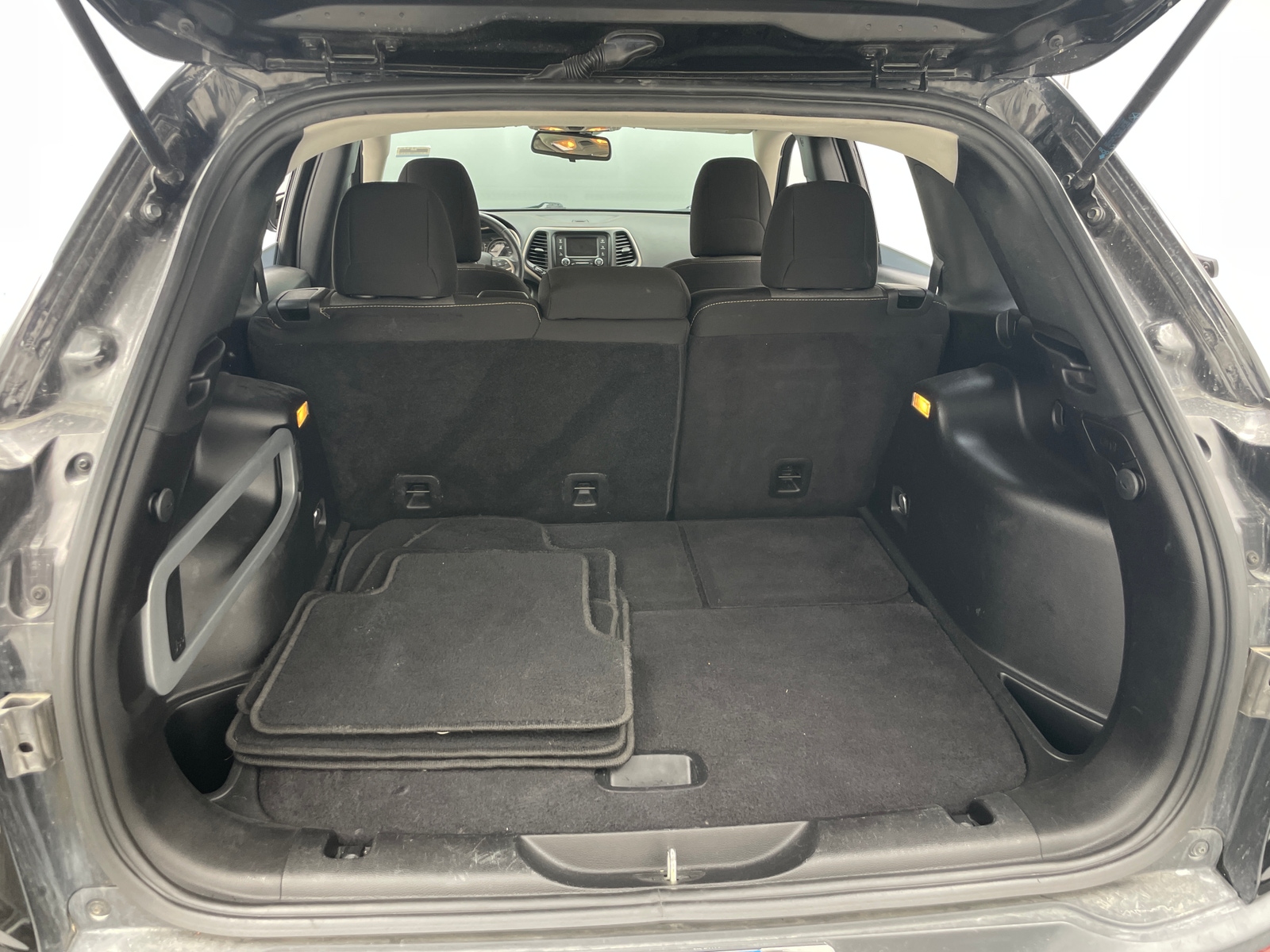 Thumbnail: 2016 Jeep Cherokee - 7