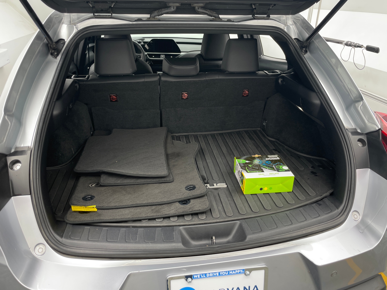 Thumbnail: 2023 Lexus UX - 6