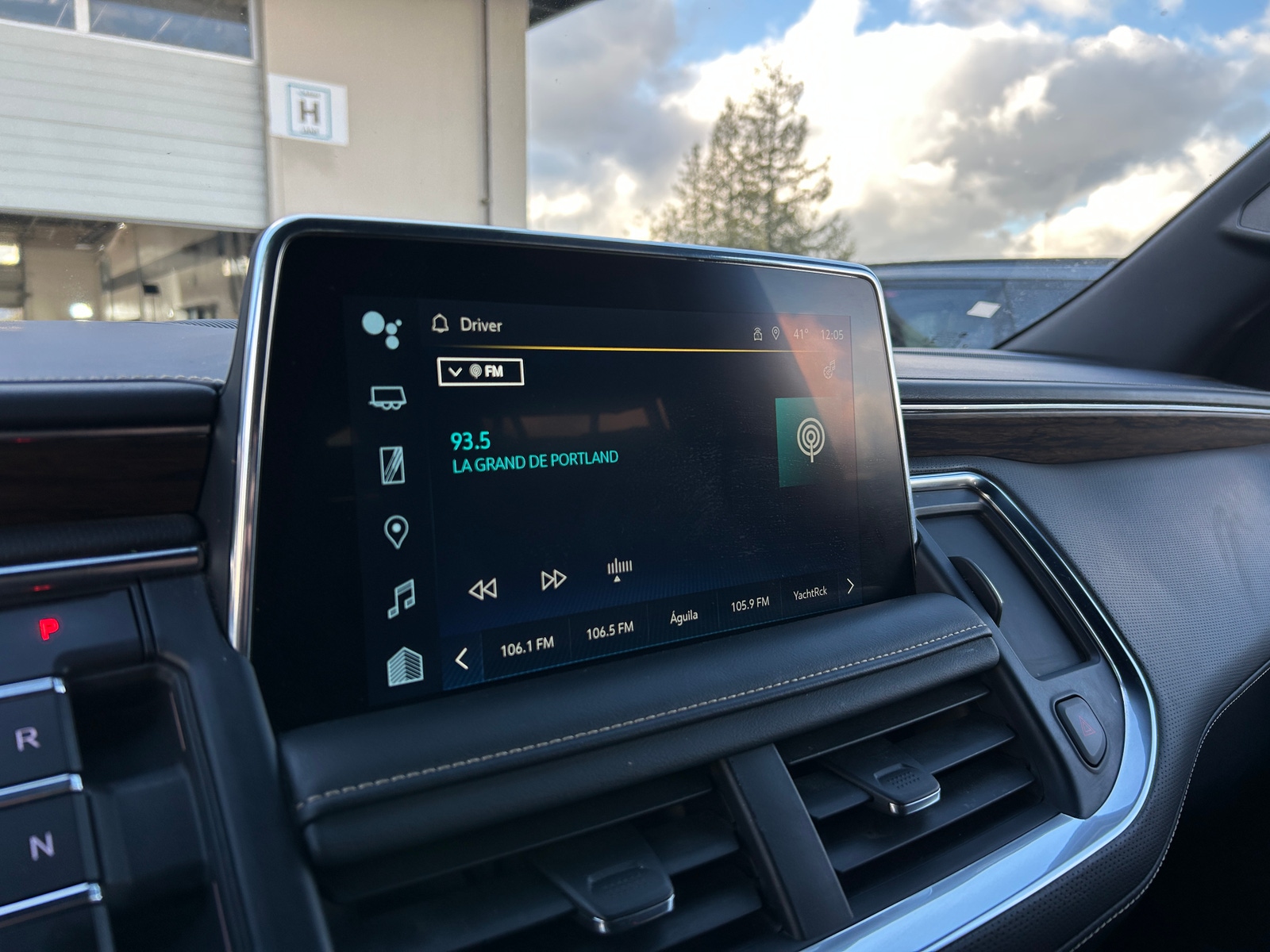 Thumbnail: 2024 Chevrolet Tahoe - 3