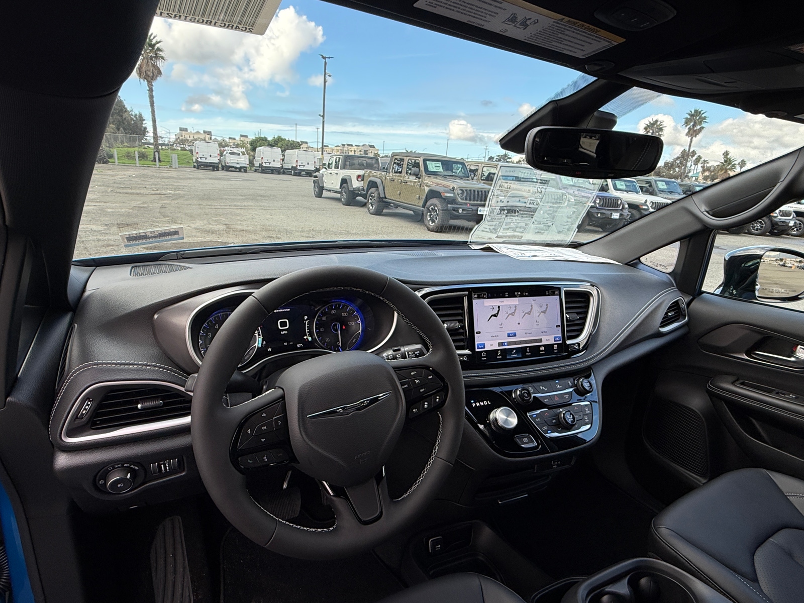 Thumbnail: 2026 Chrysler Pacifica - 2