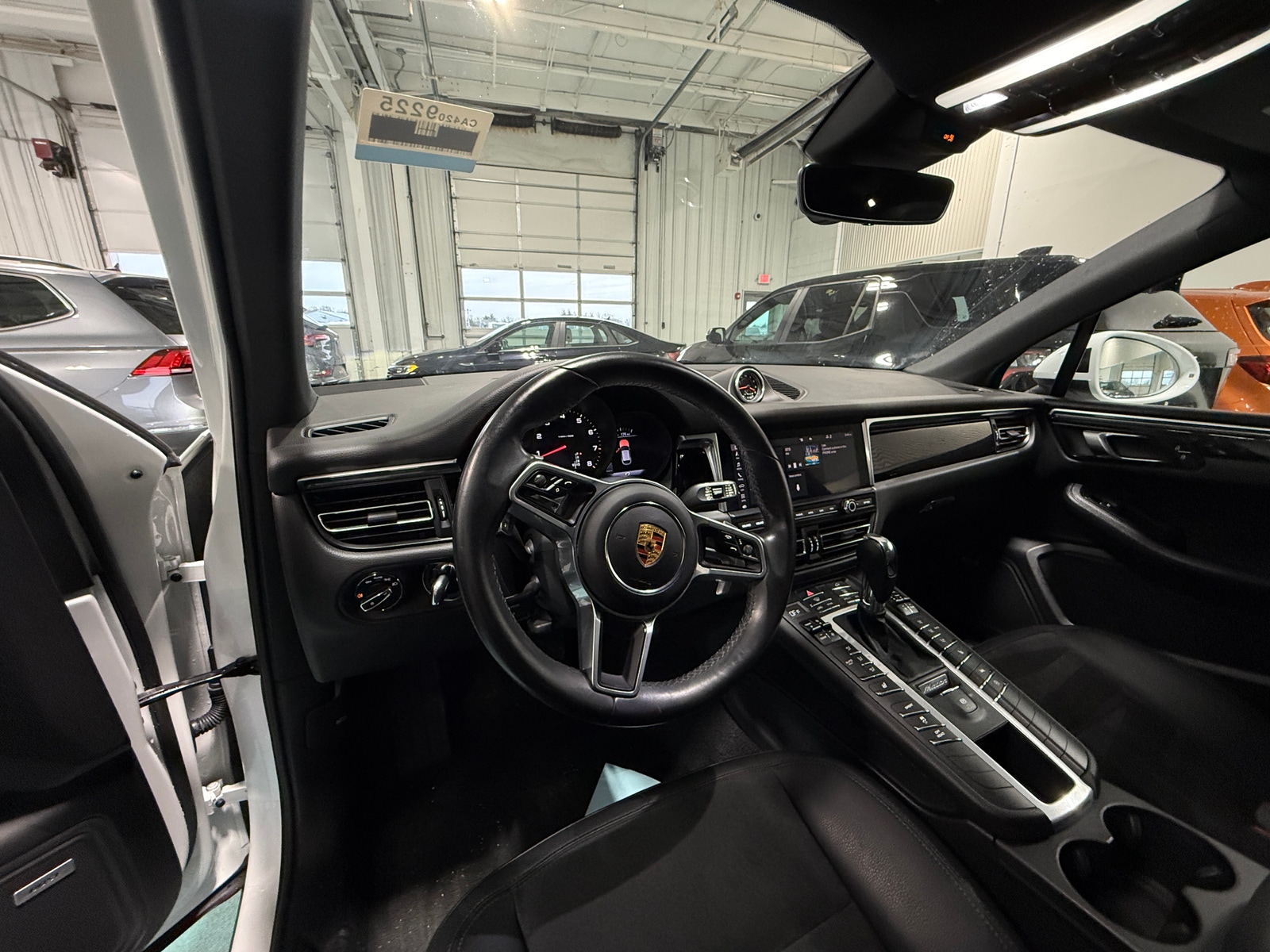 Thumbnail: 2020 Porsche Macan - 2