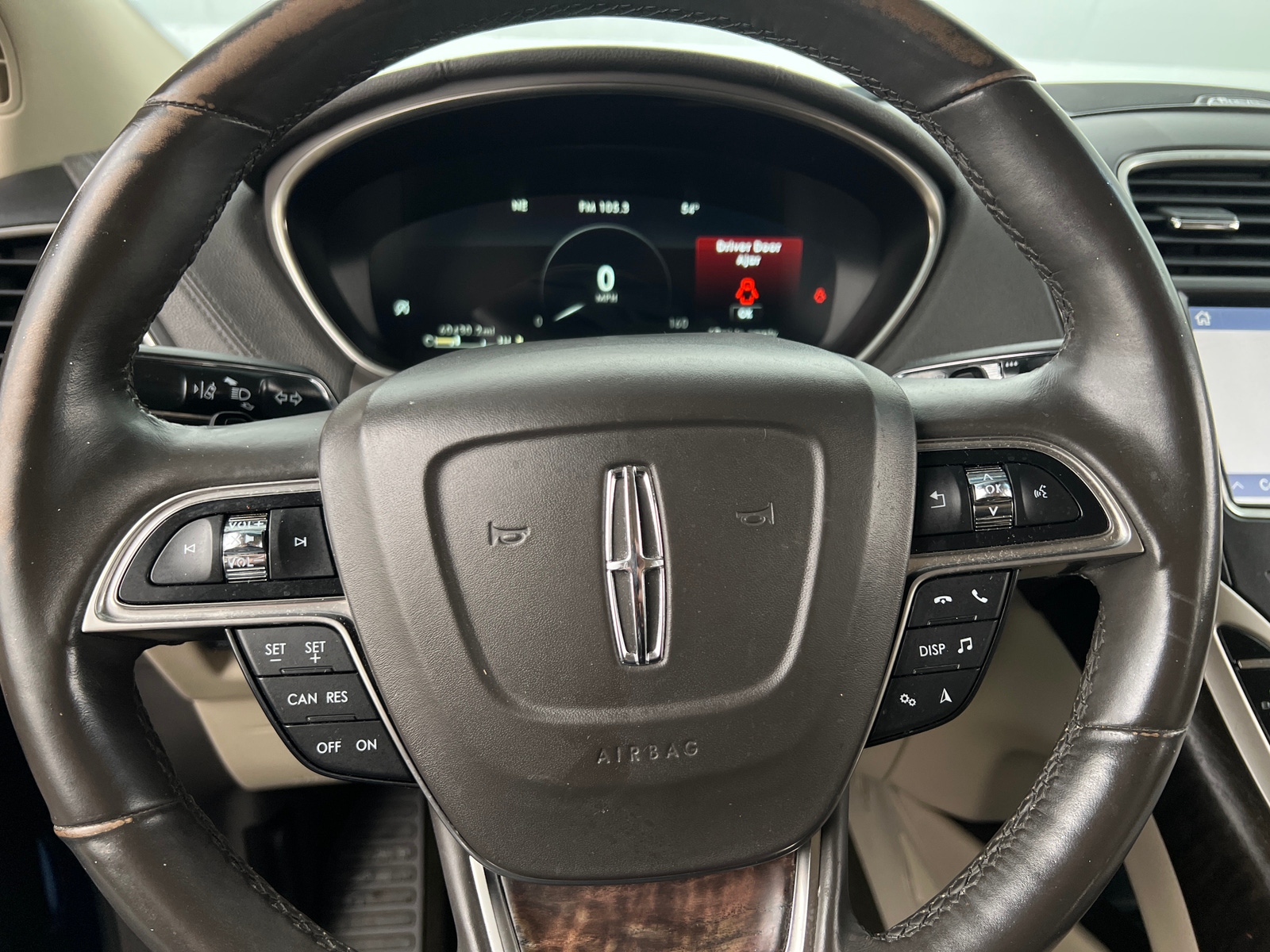 Thumbnail: 2020 Lincoln Nautilus - 4