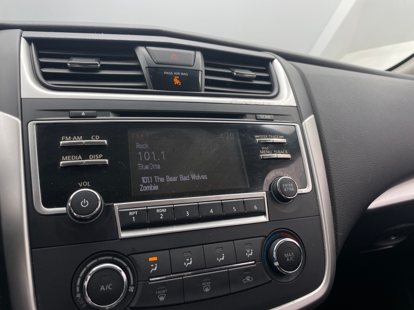 Thumbnail: 2017 Nissan Altima - 4