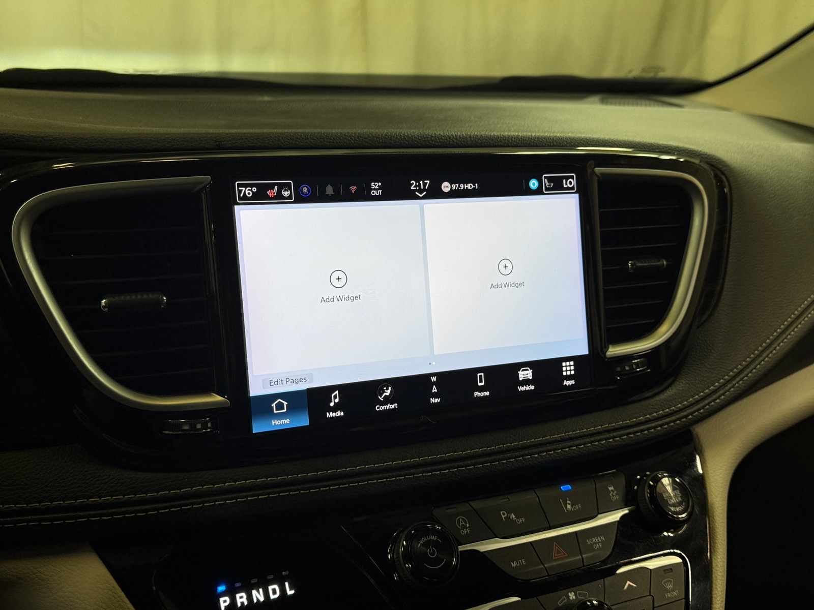 Thumbnail: 2024 Chrysler Pacifica - 3