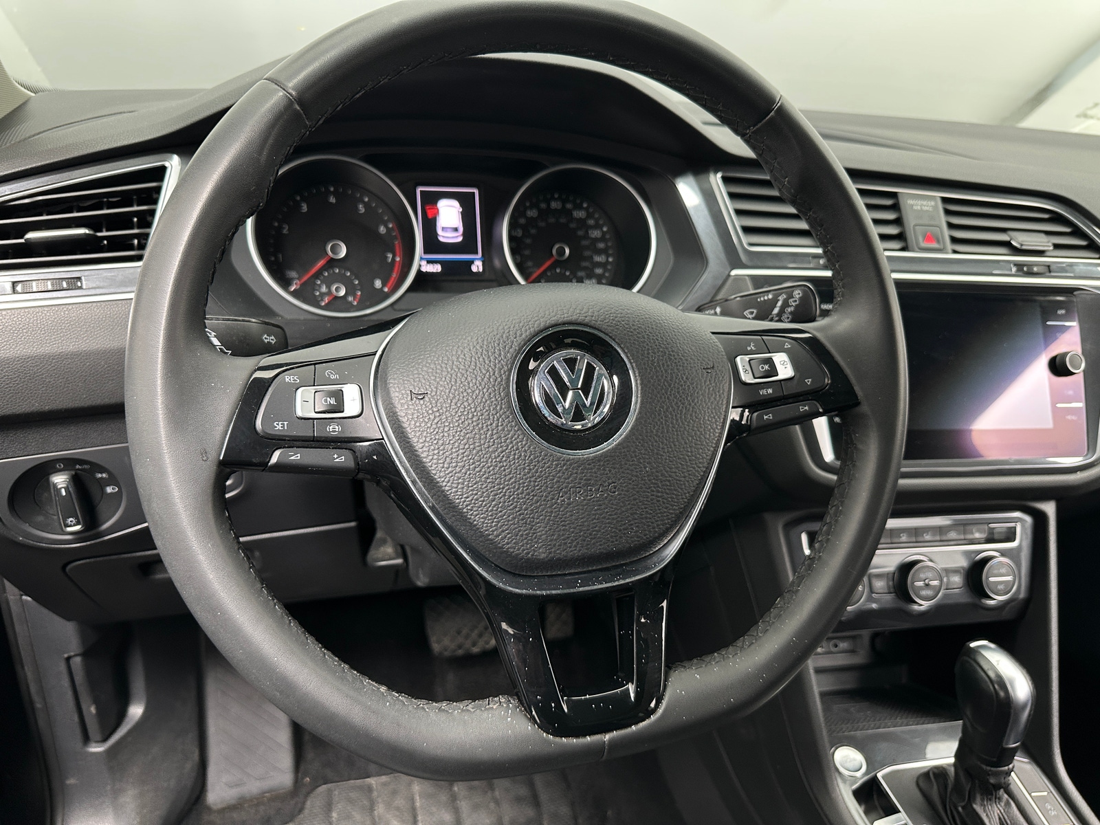 Thumbnail: 2020 Volkswagen Tiguan - 4