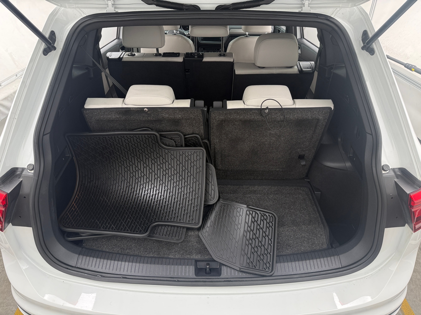 Thumbnail: 2020 Volkswagen Tiguan - 7