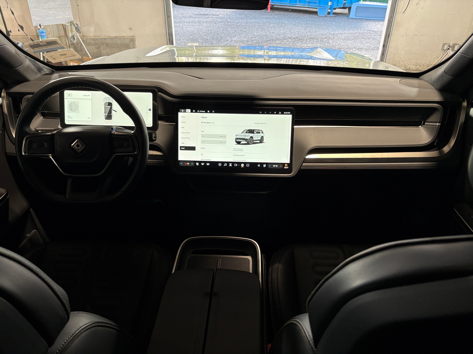 Thumbnail: 2025 Rivian R1S - 2