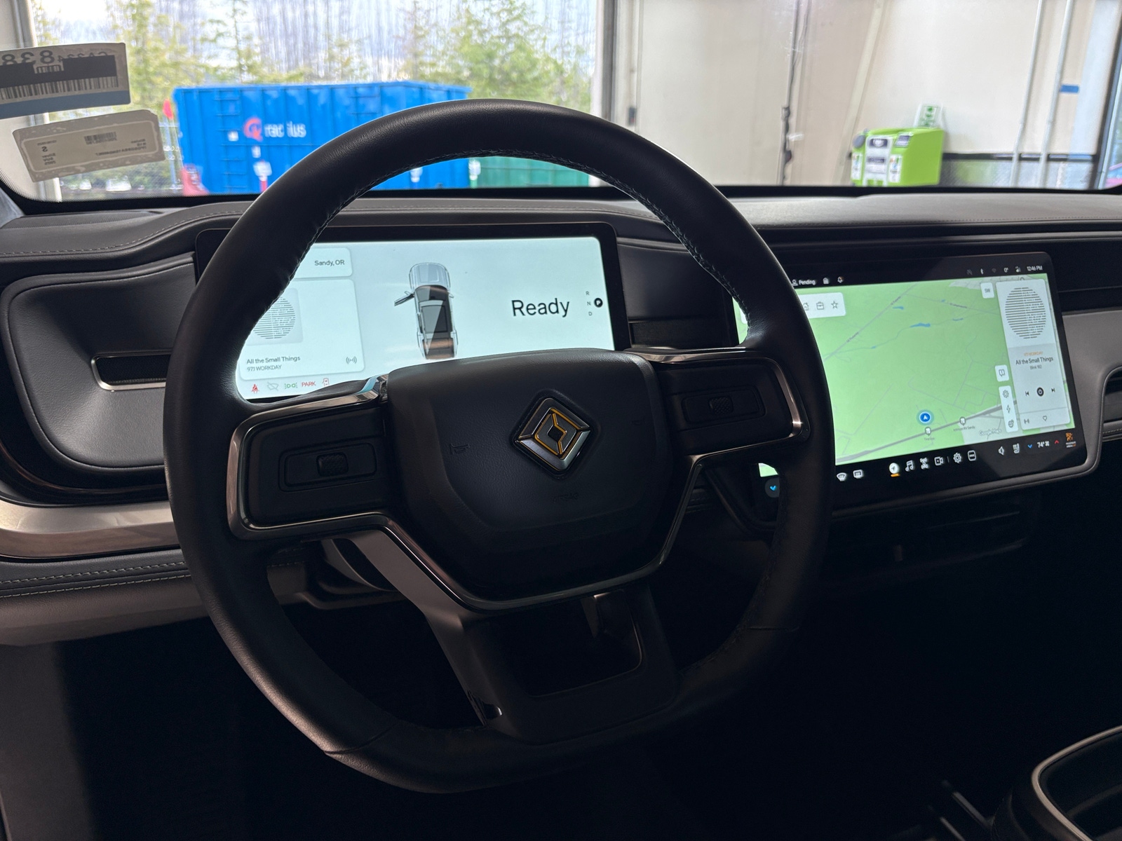 Thumbnail: 2025 Rivian R1S - 4