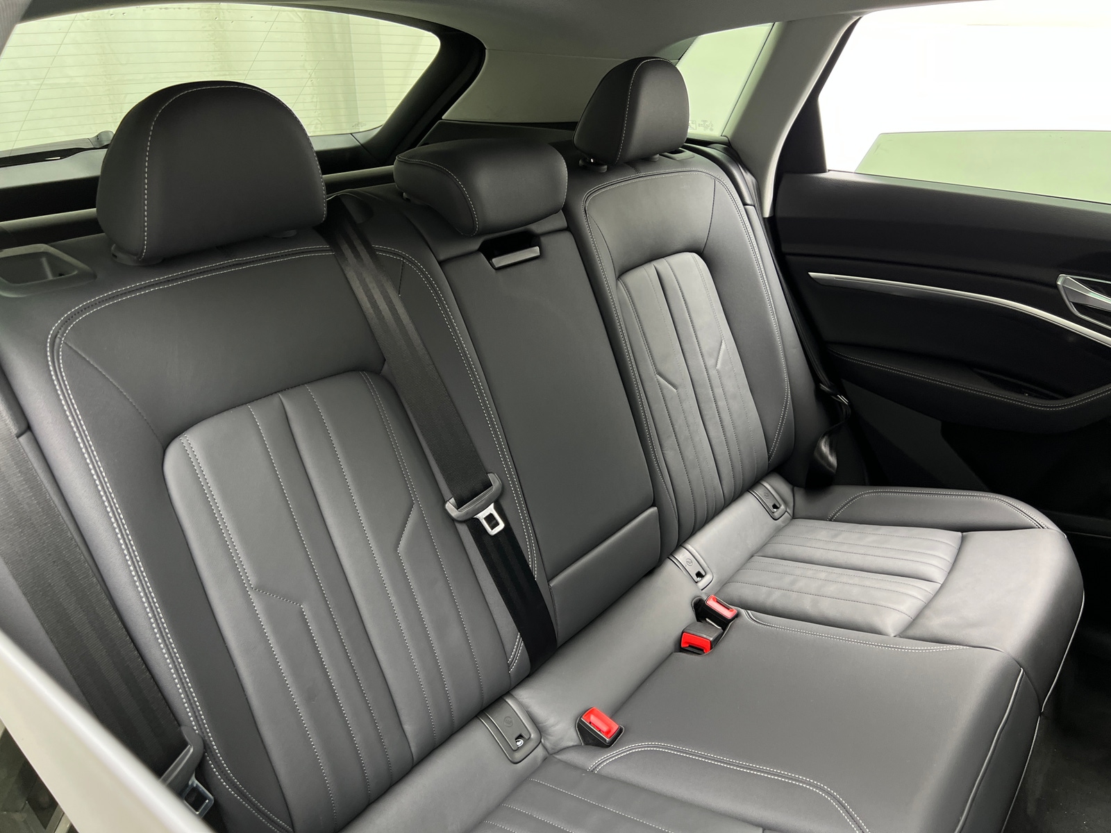 Thumbnail: 2023 Audi e-tron - 5