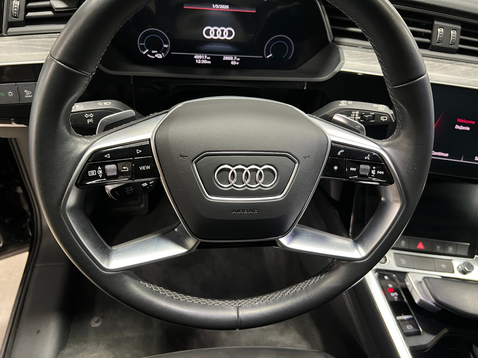 Thumbnail: 2023 Audi e-tron - 4