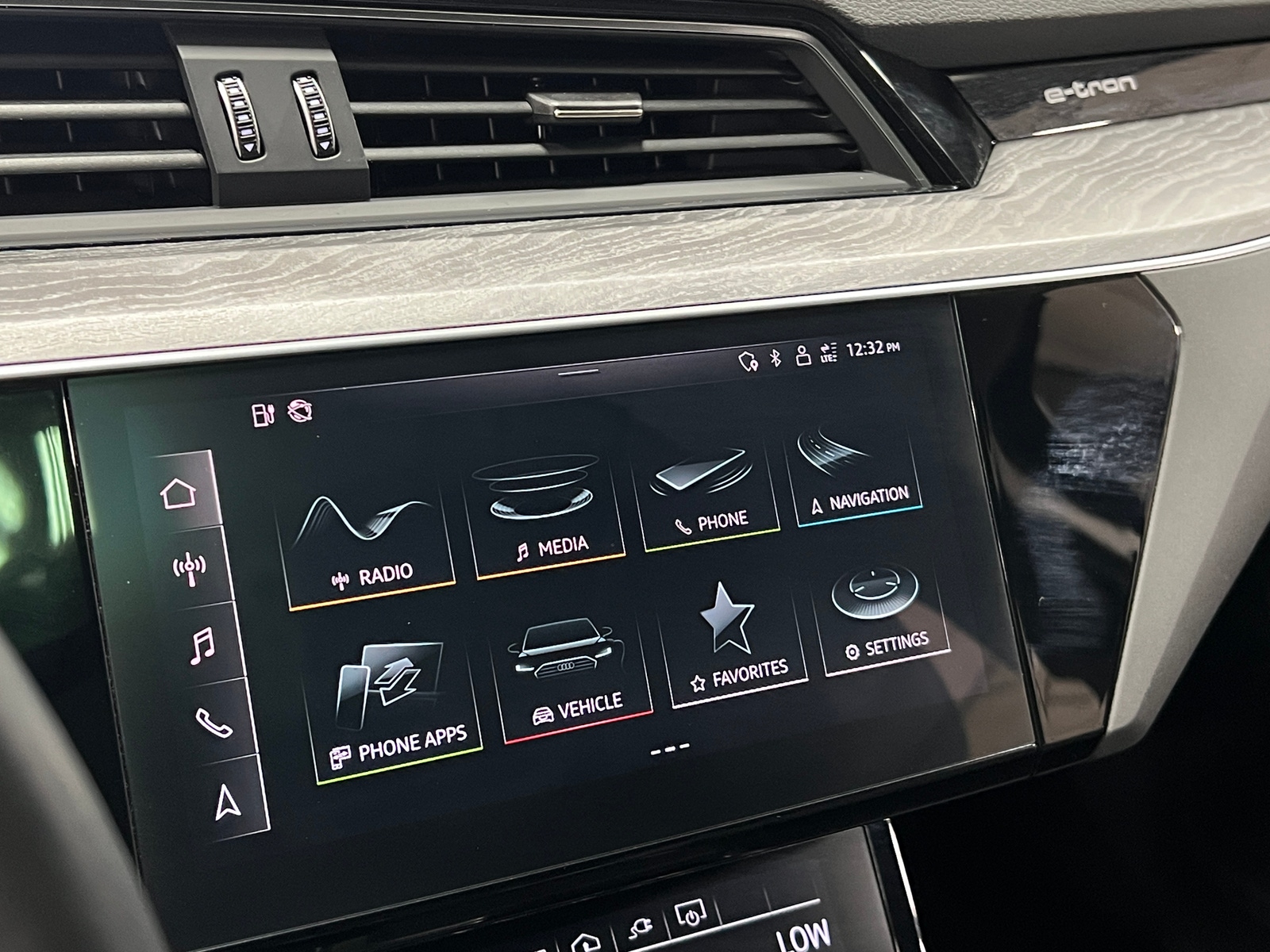 Thumbnail: 2023 Audi e-tron - 3