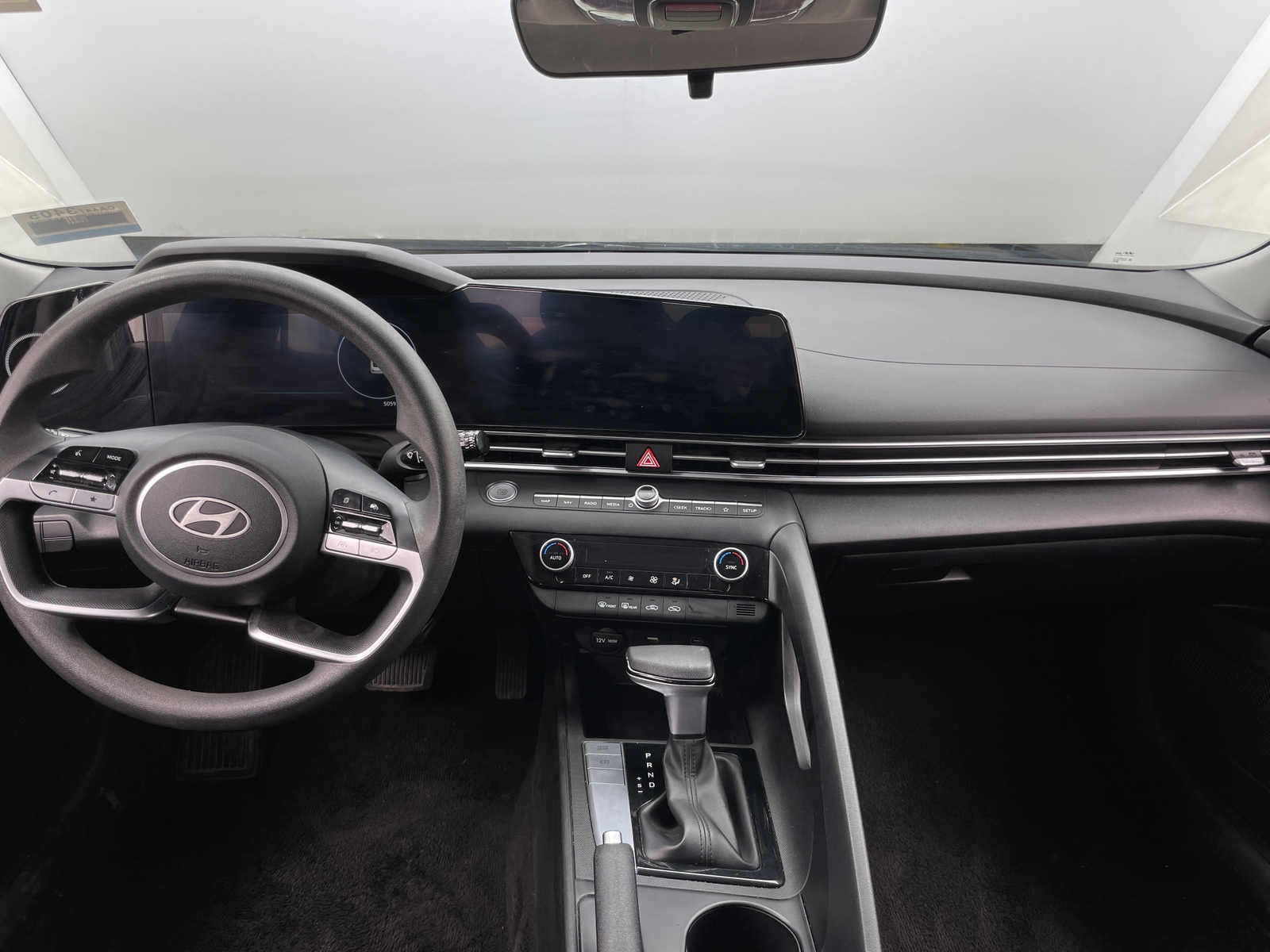 Thumbnail: 2024 Hyundai Elantra - 3