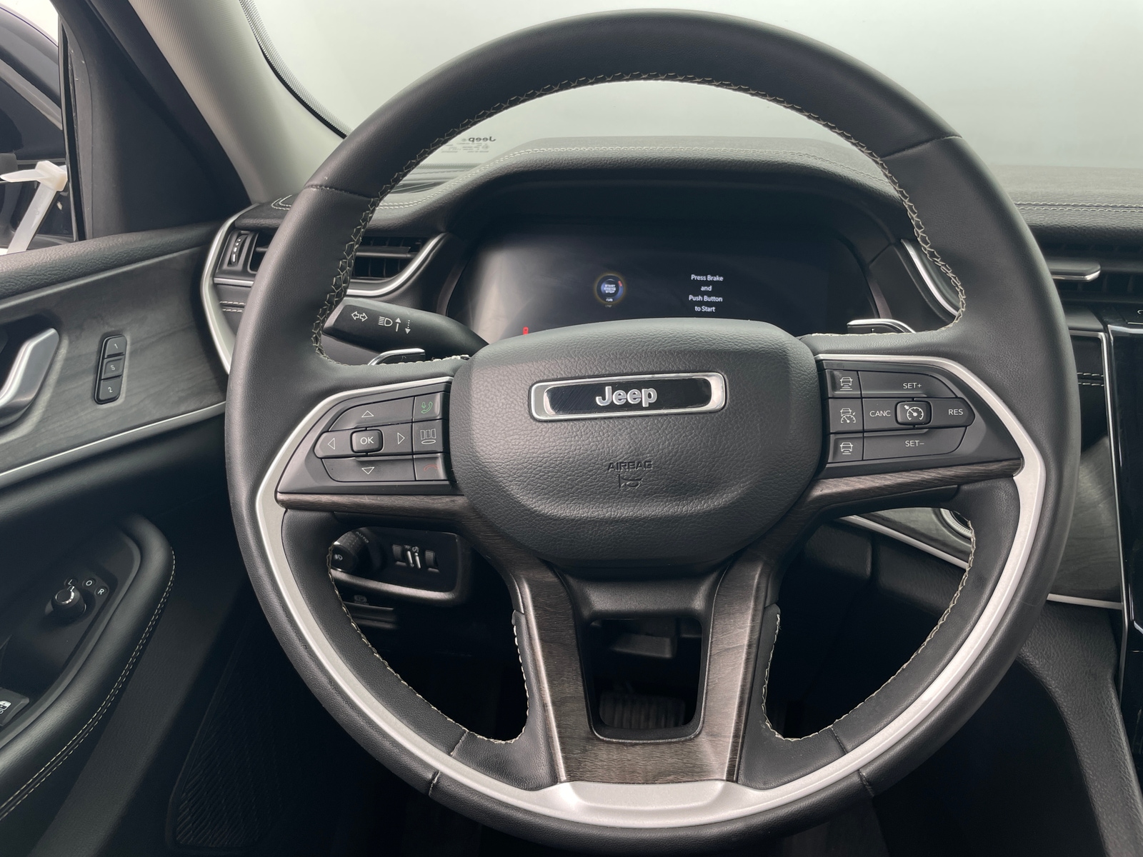 Thumbnail: 2023 Jeep Grand Cherokee L - 4