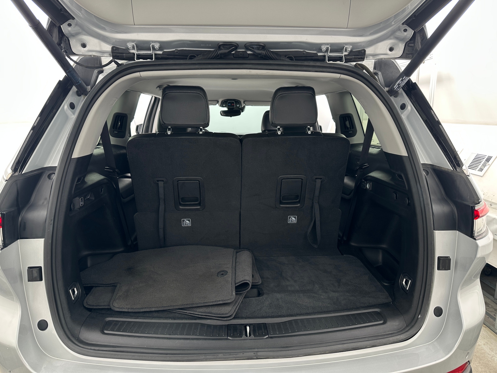 Thumbnail: 2023 Jeep Grand Cherokee L - 6