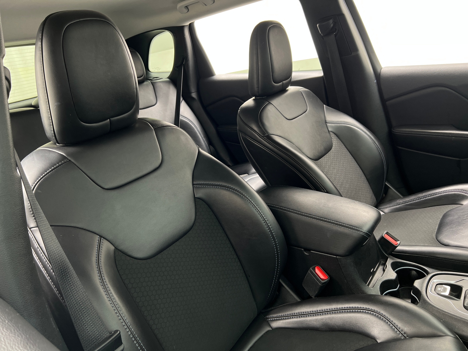 Thumbnail: 2019 Jeep Cherokee - 2