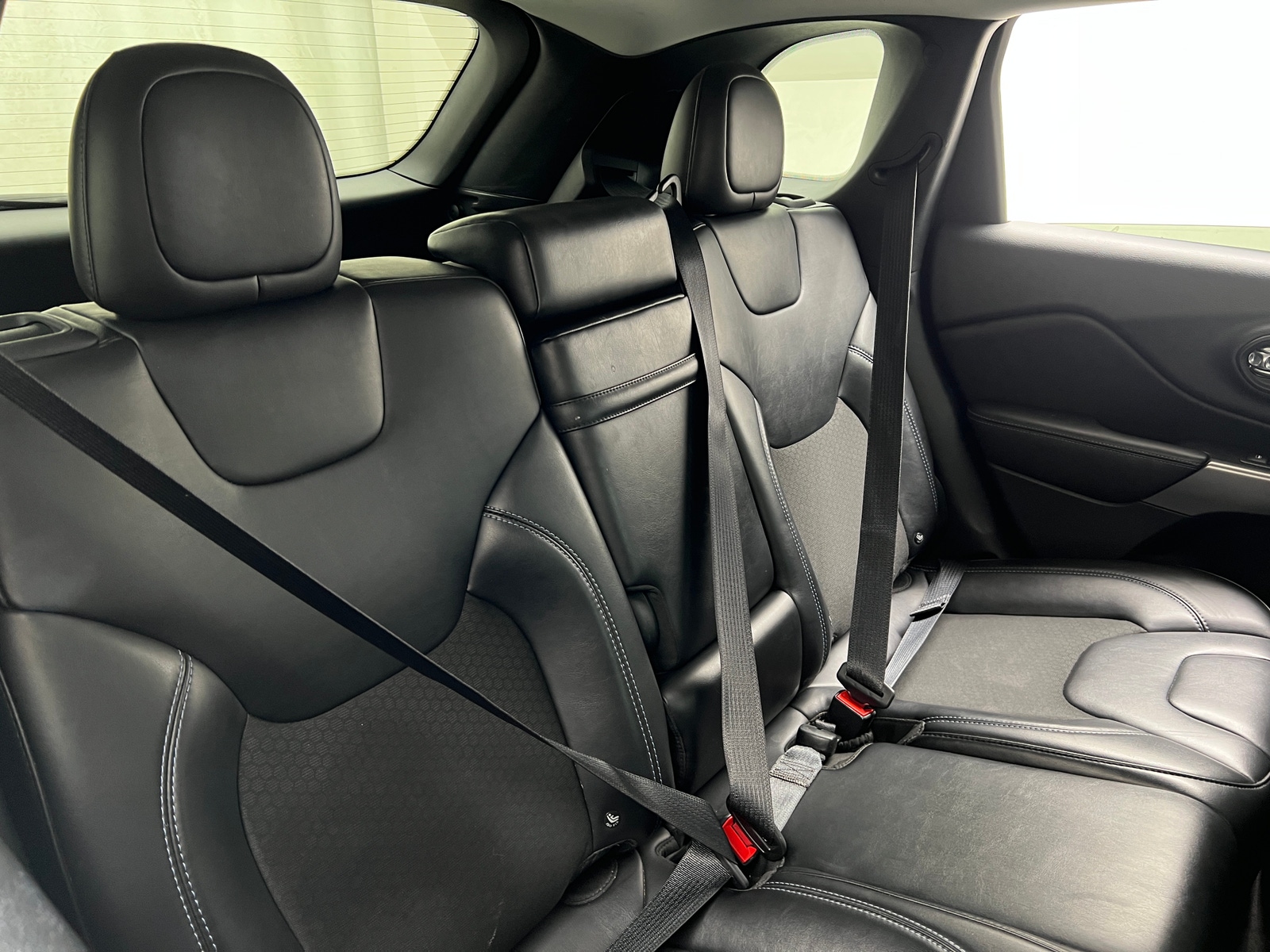 Thumbnail: 2019 Jeep Cherokee - 6