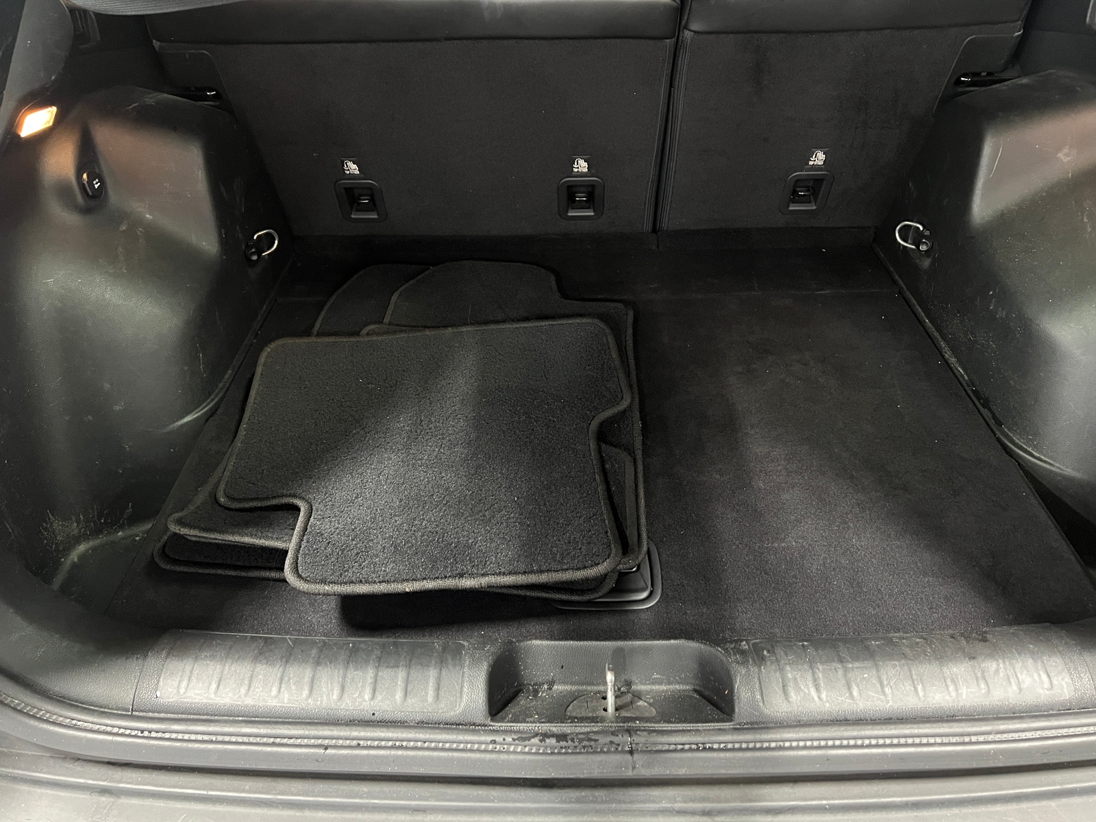 Thumbnail: 2019 Jeep Cherokee - 7