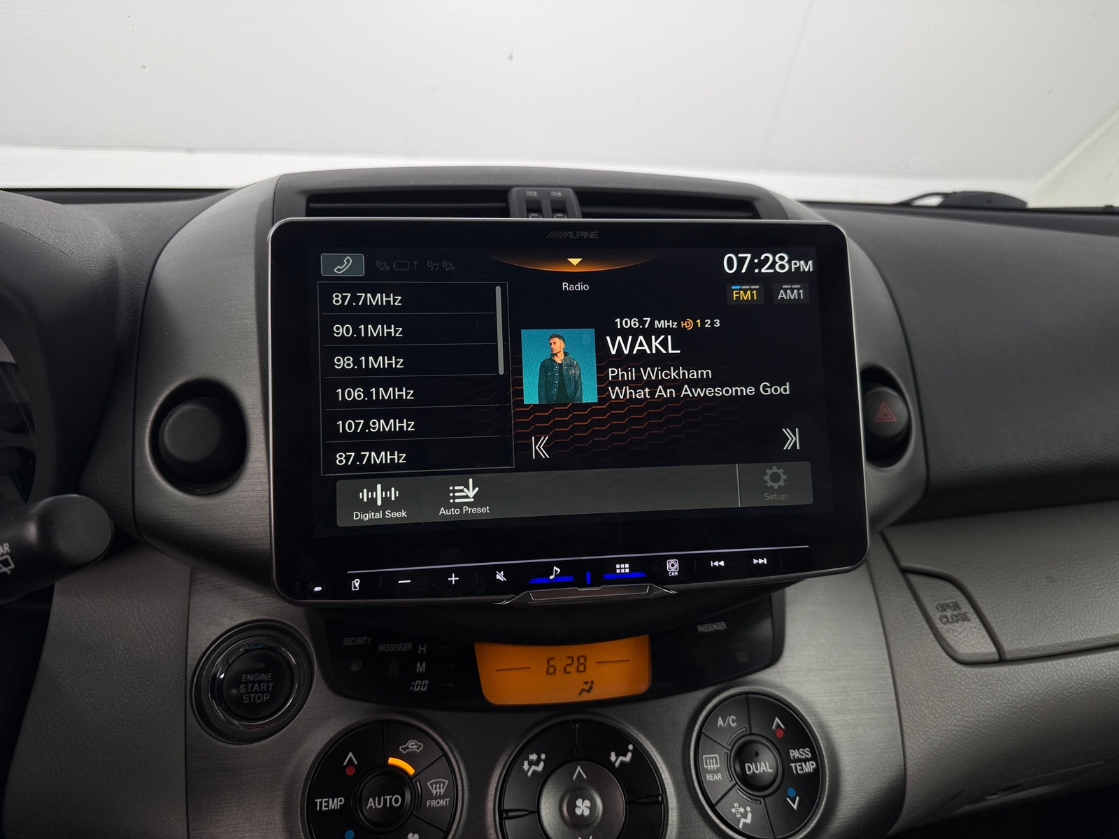 Thumbnail: 2012 Toyota RAV4 - 4